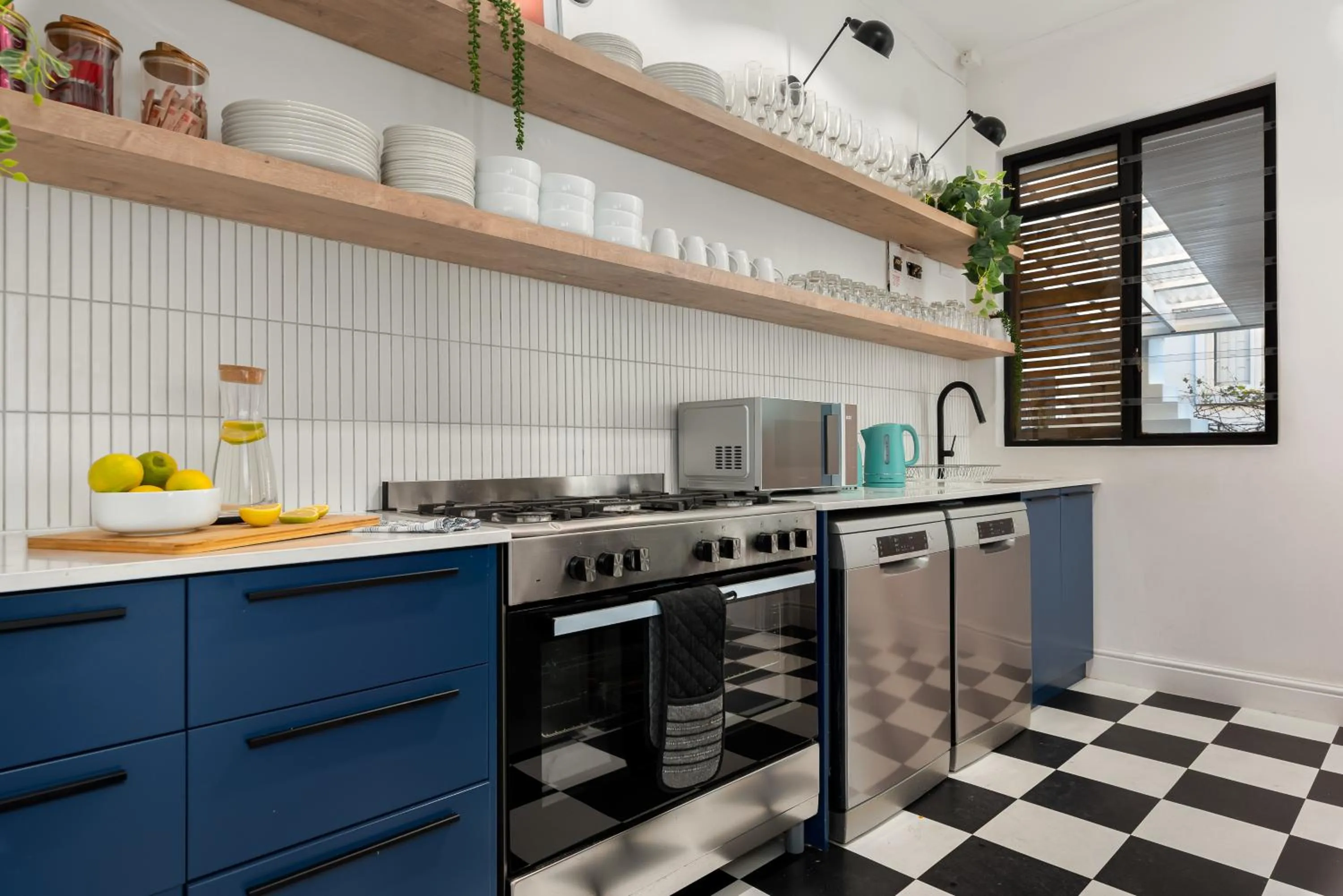 Kitchen or kitchenette in Neighbourgood Hill