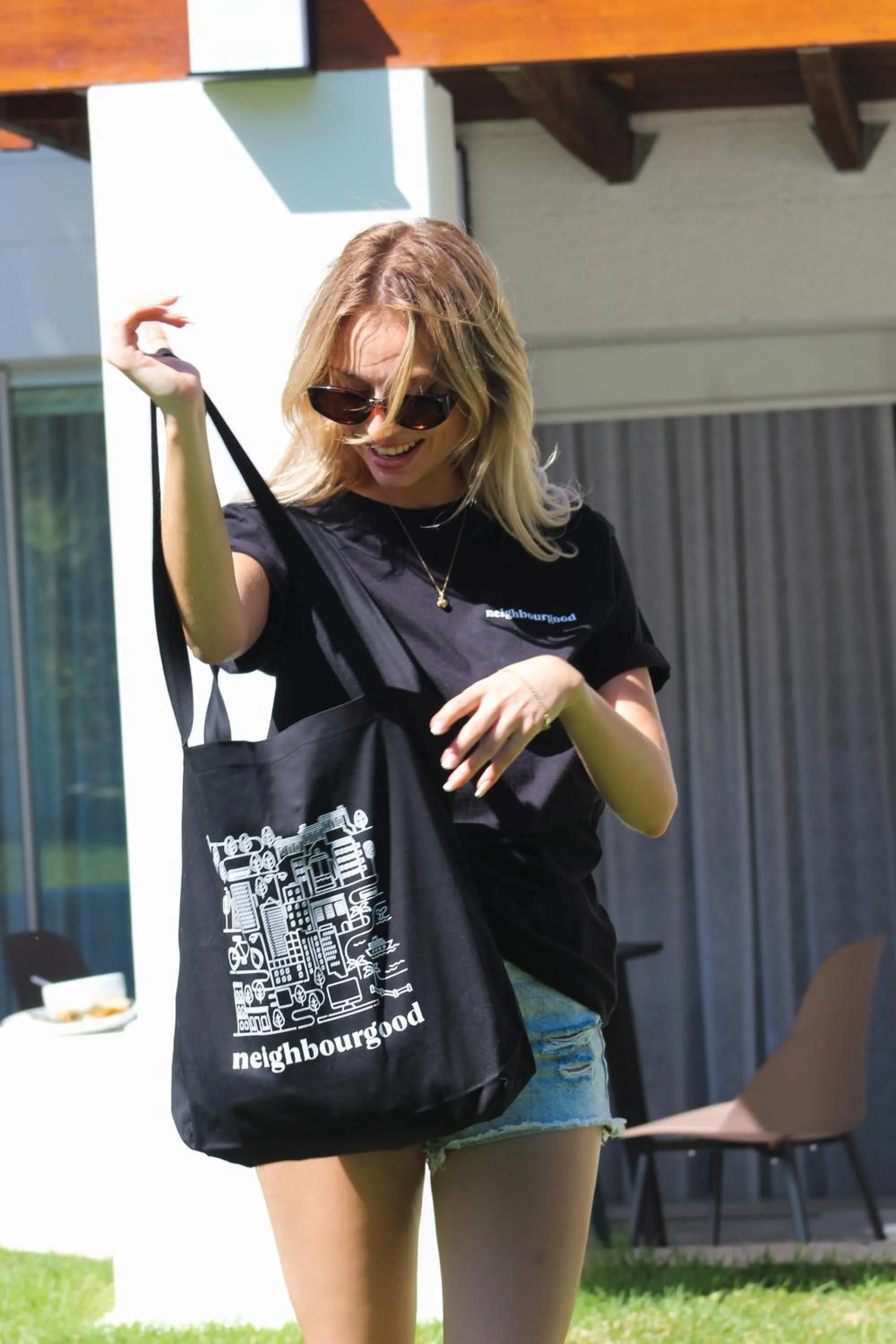 People in Neighbourgood Hill