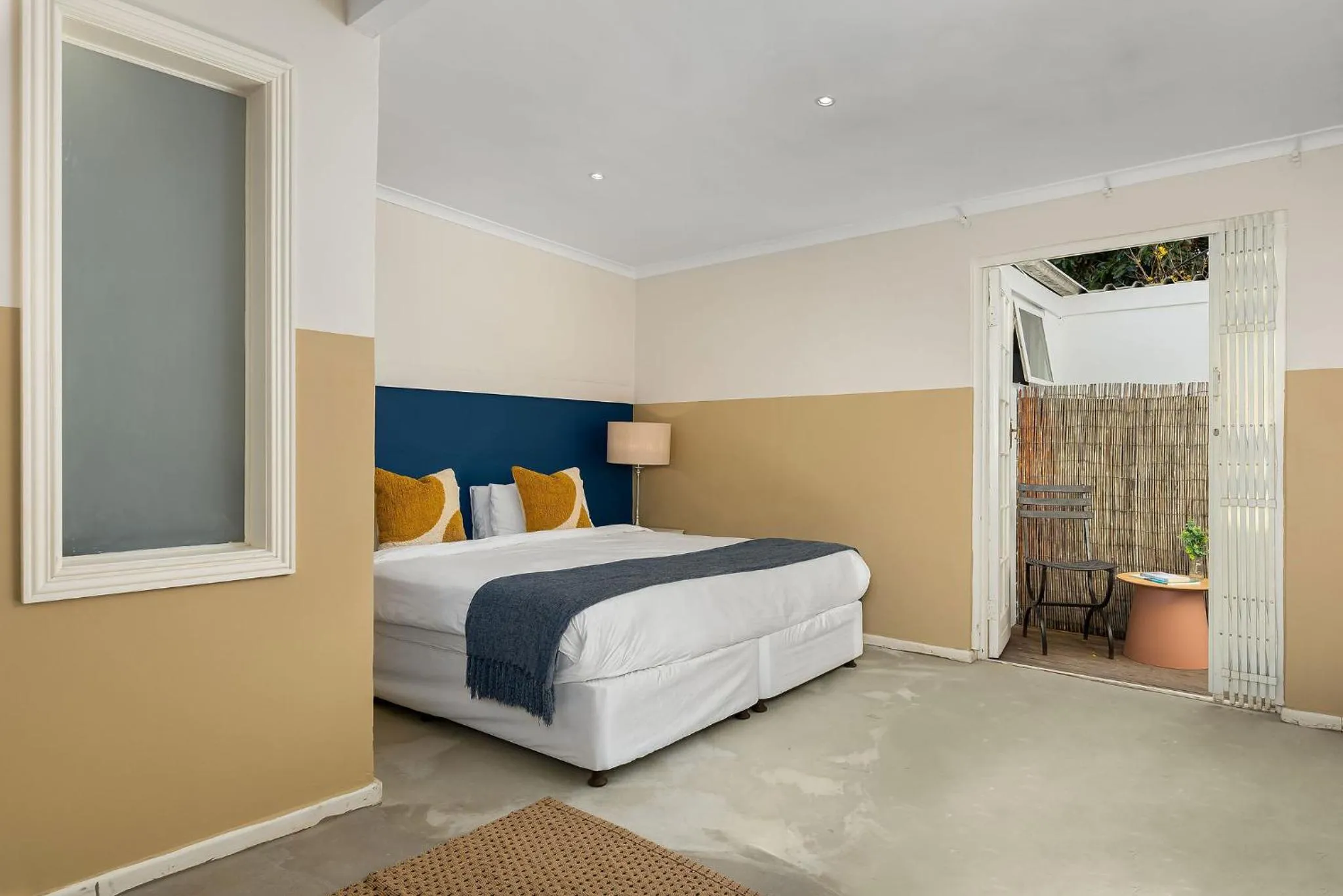 Bed in Neighbourgood Hill