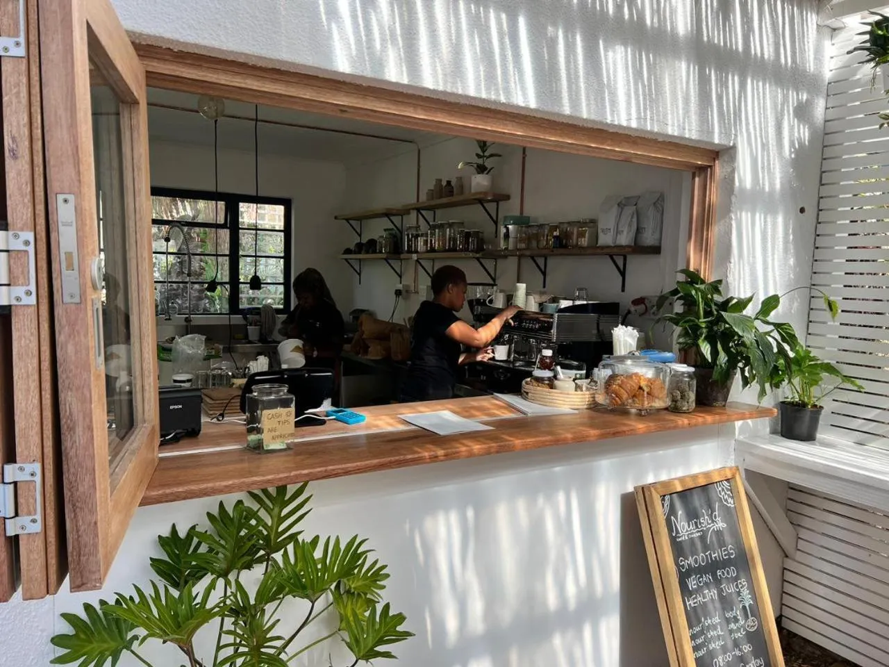 Restaurant/places to eat in Neighbourgood Hill