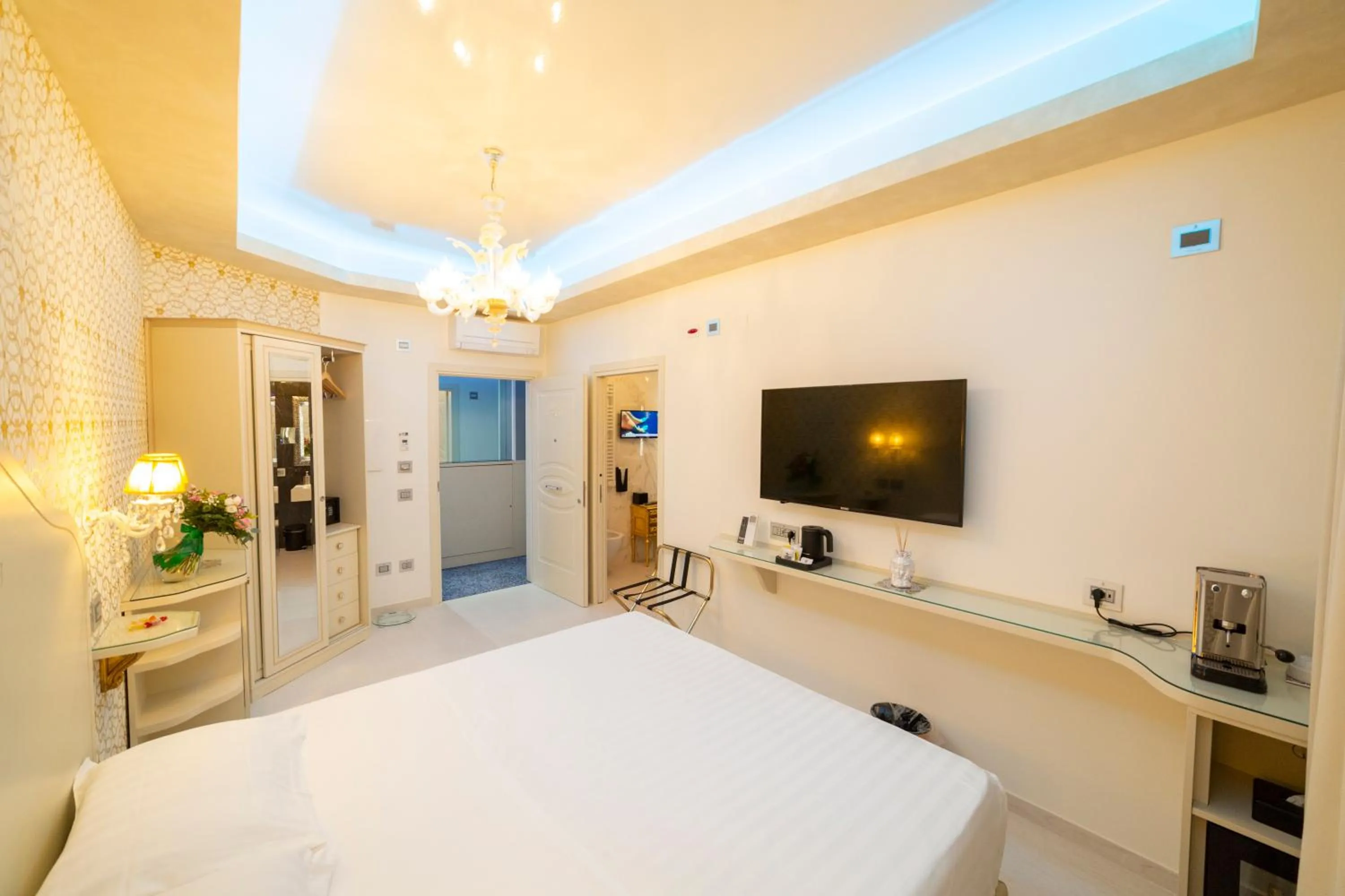 TV and multimedia, Bed in Leucosya Luxury Rooms