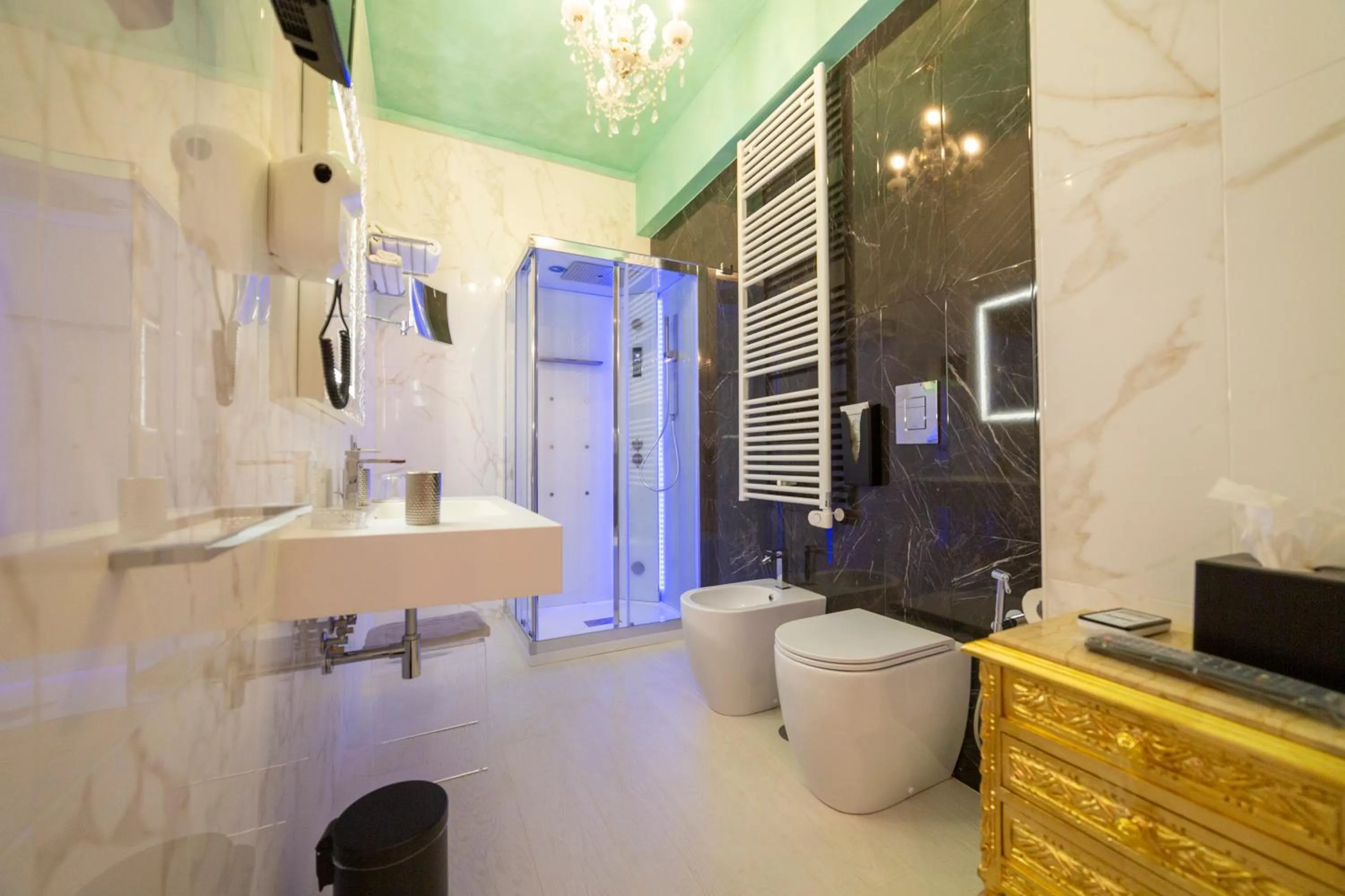 Shower in Leucosya Luxury Rooms
