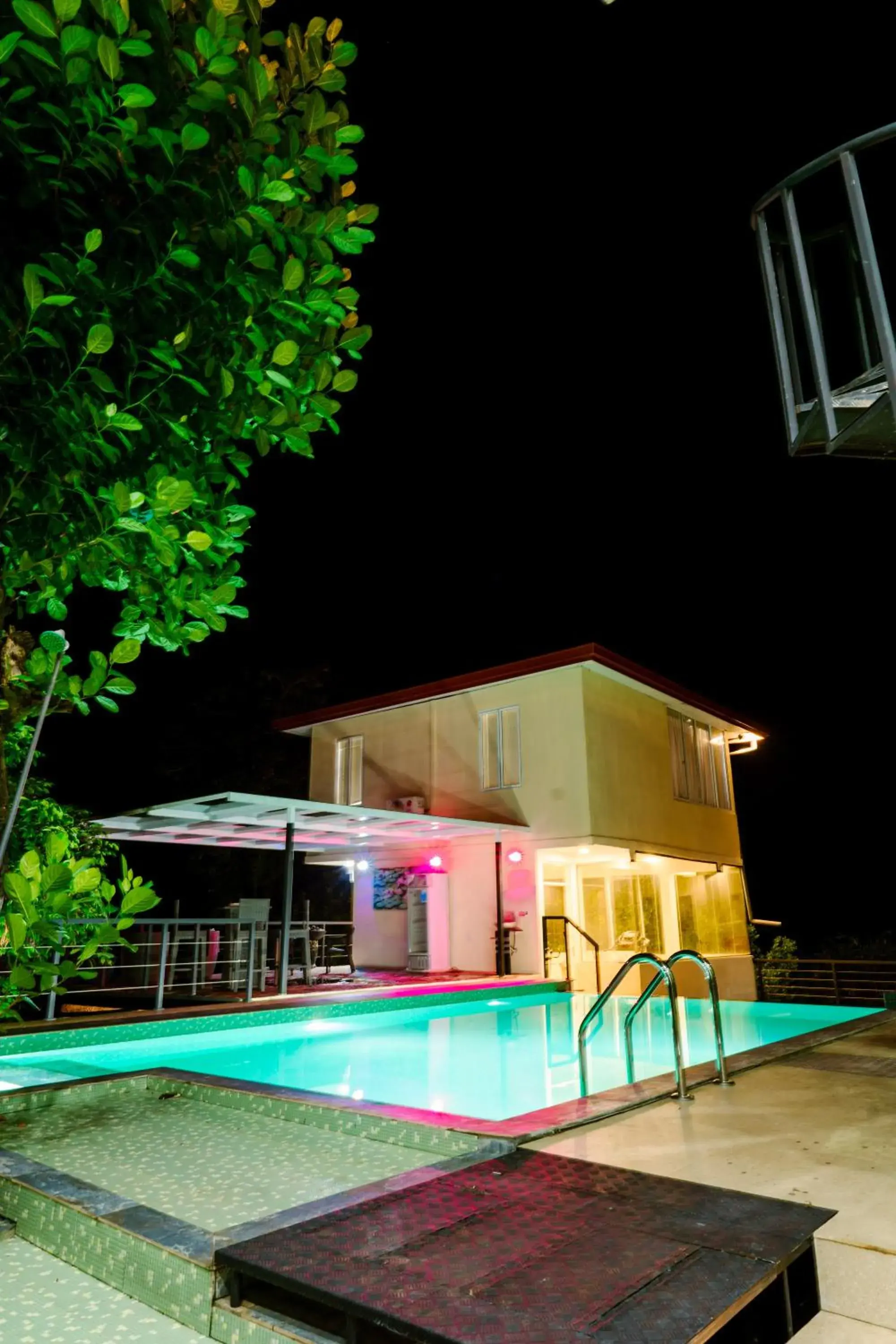 Swimming pool in Savenndra Resorts Swimming pool in Savenndra Resorts