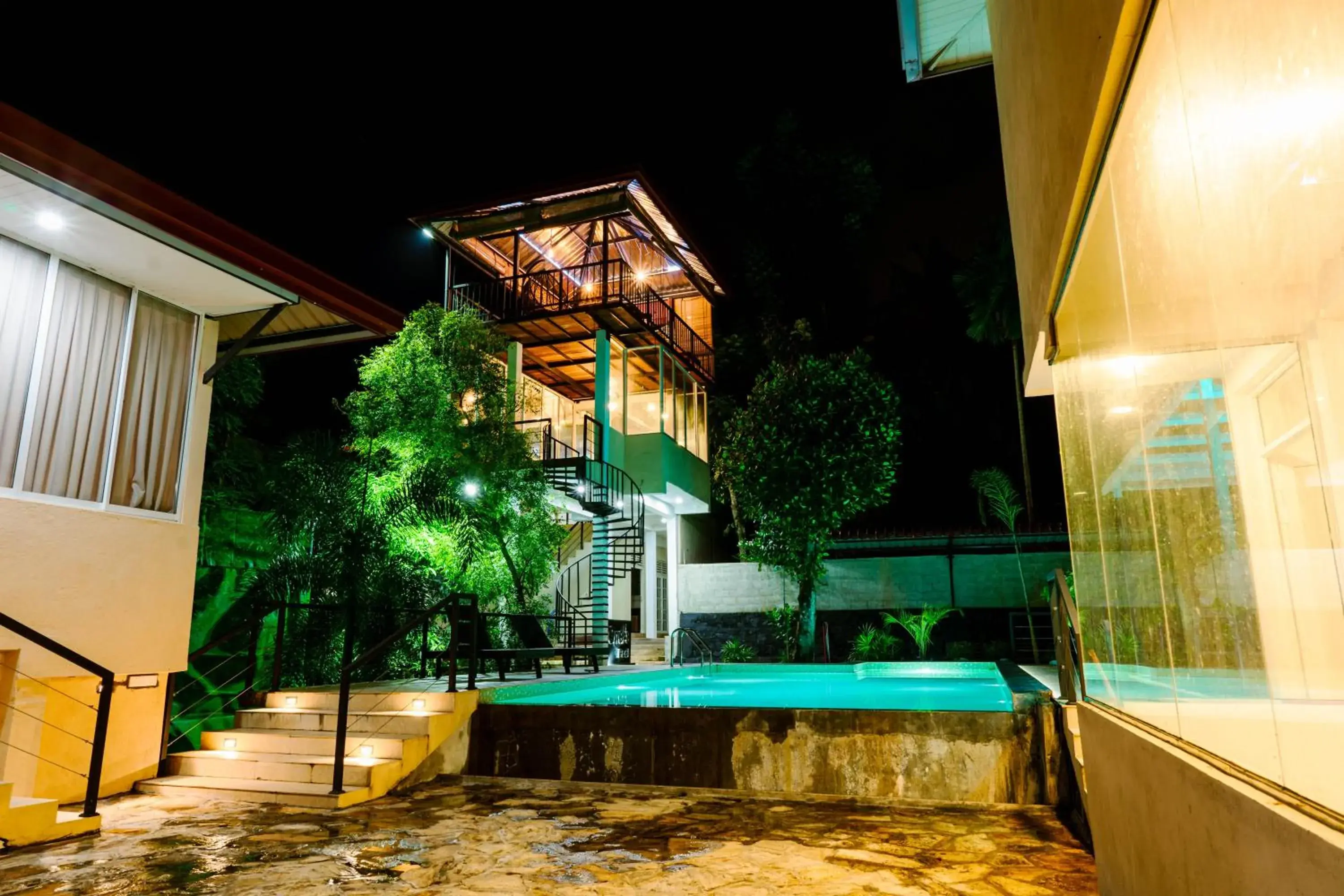 Swimming pool in Savenndra Resorts Swimming pool in Savenndra Resorts