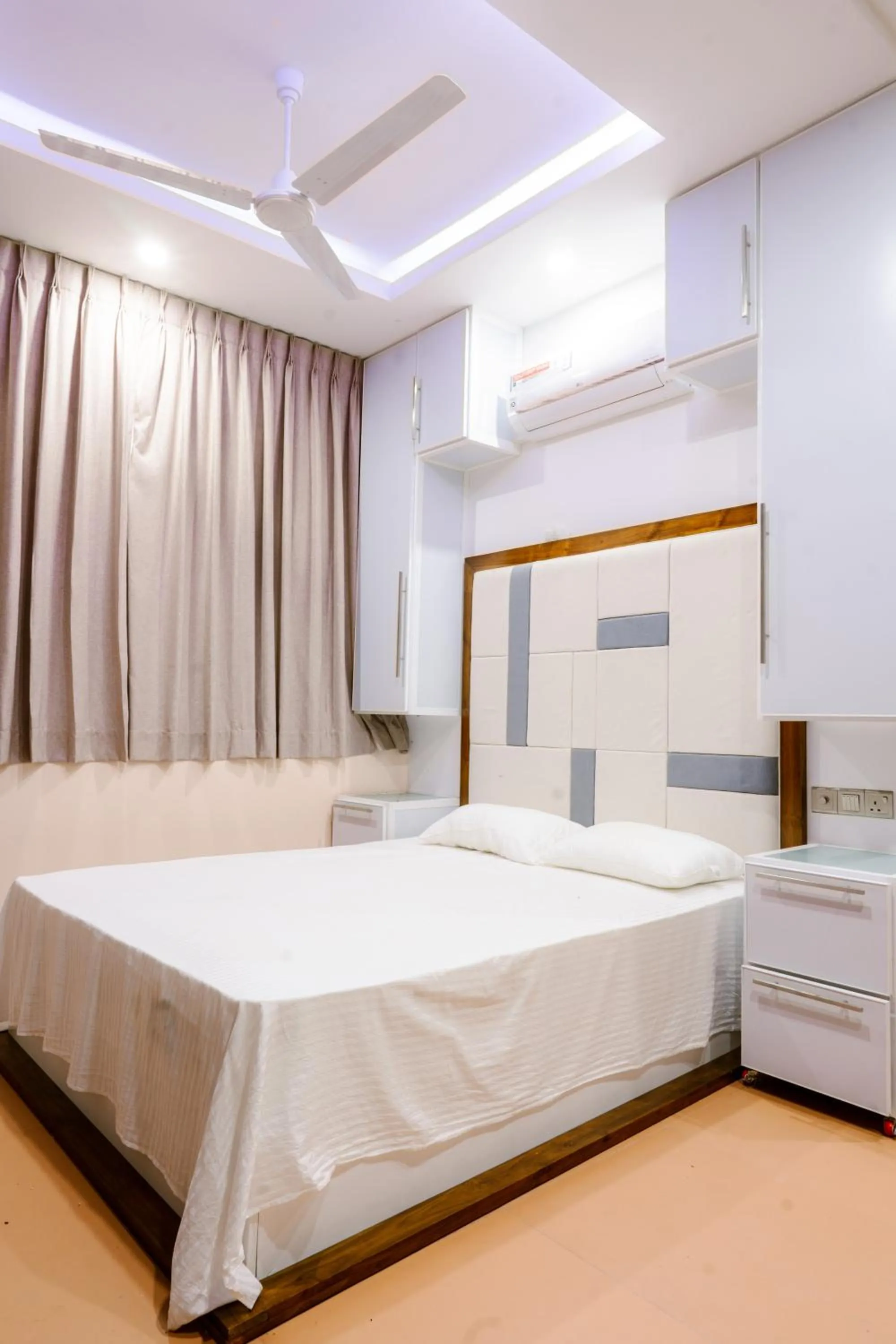 Bed in Savenndra Resorts