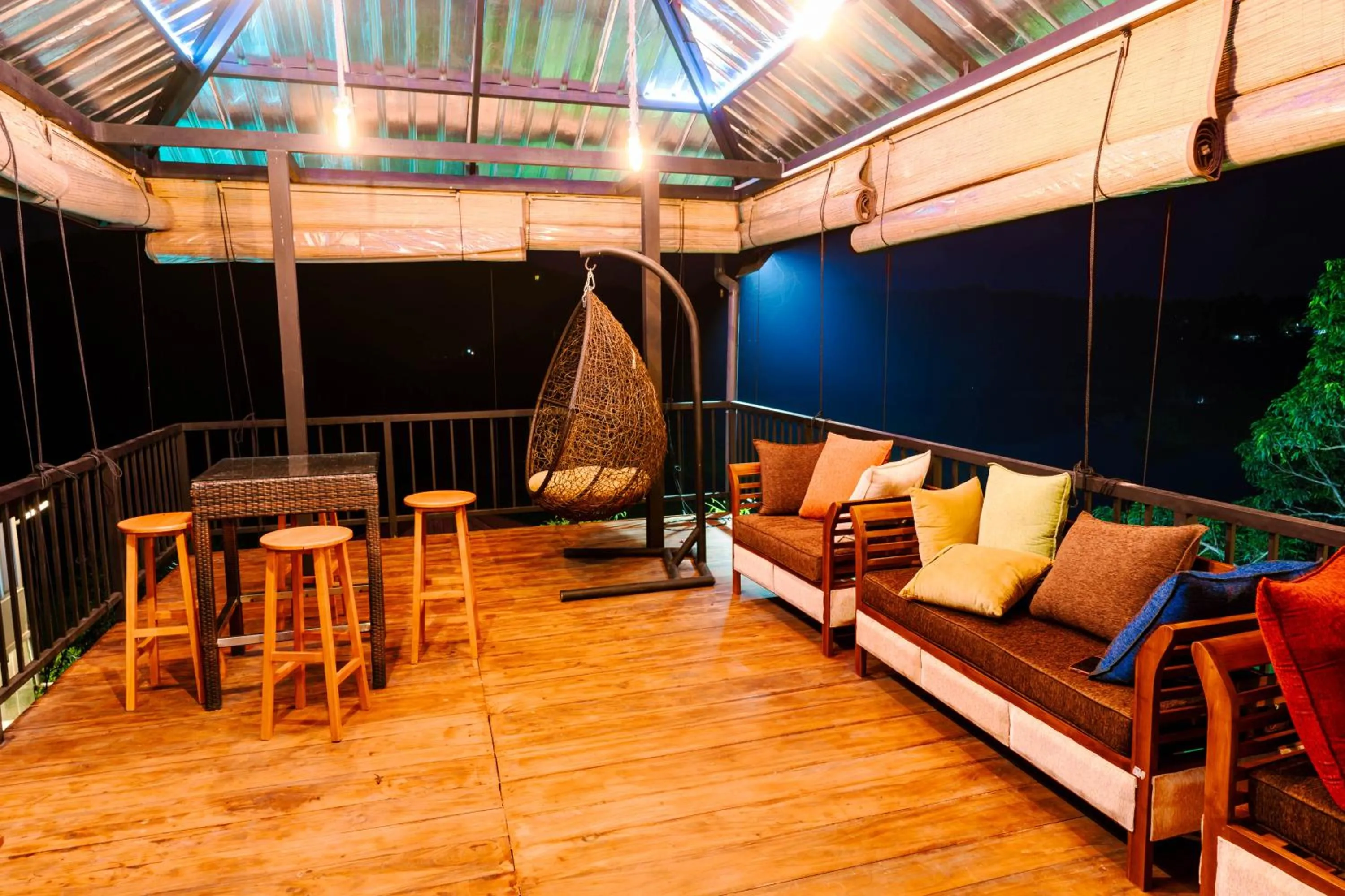 Lounge or bar in Savenndra Resorts