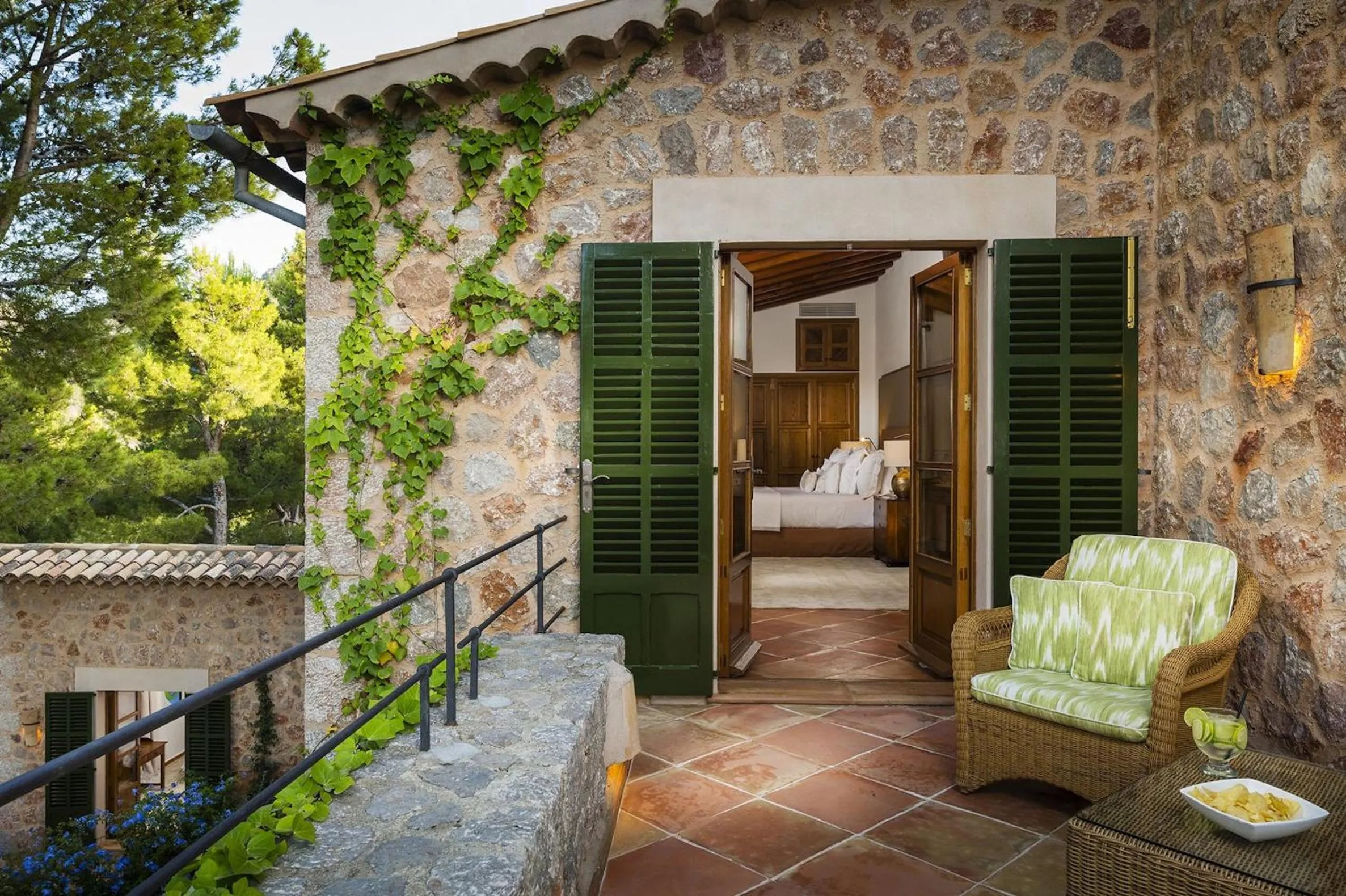 Property building in La Mejor Vista Banyalbufar Mallorca