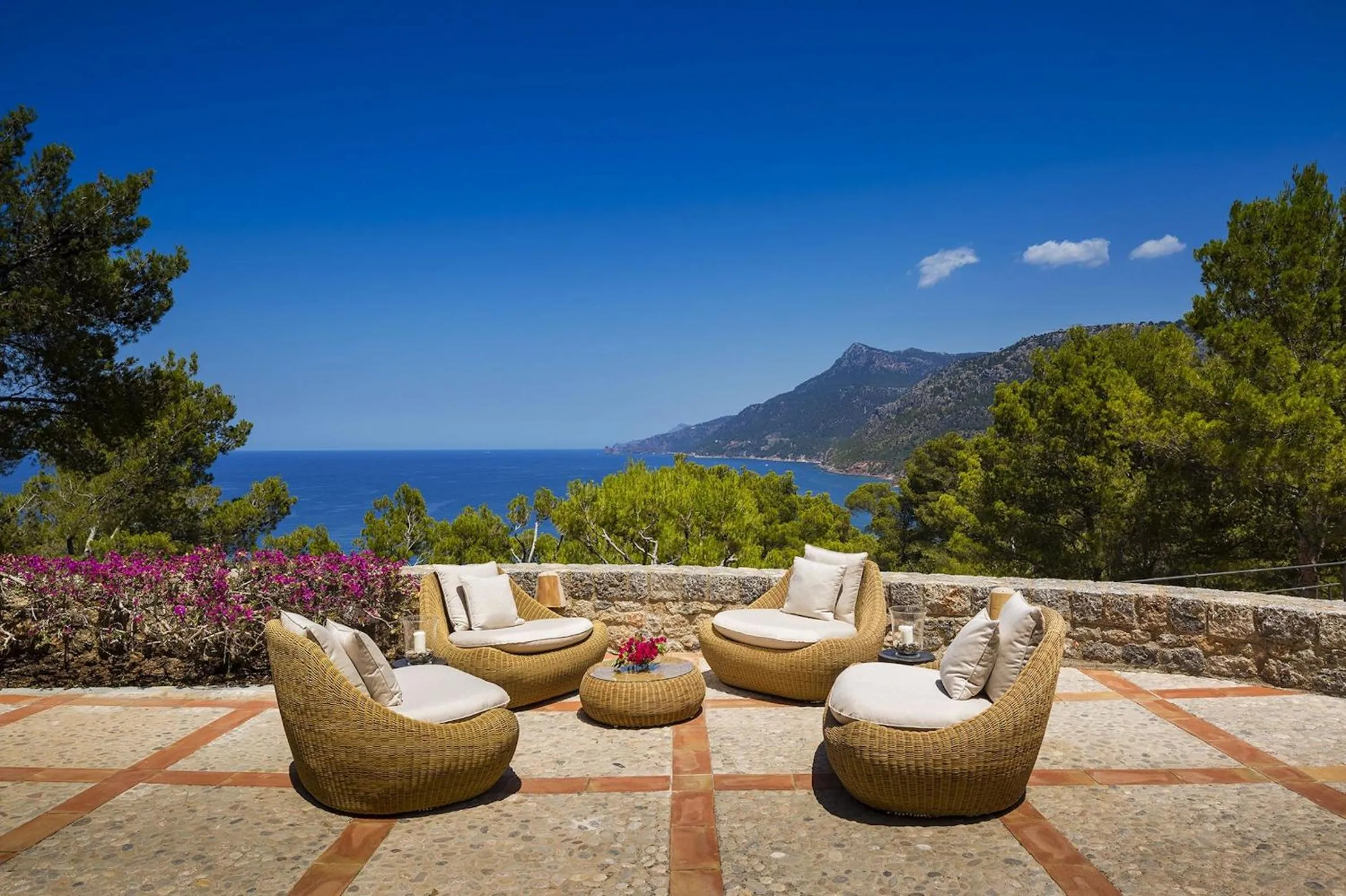 Property building in La Mejor Vista Banyalbufar Mallorca