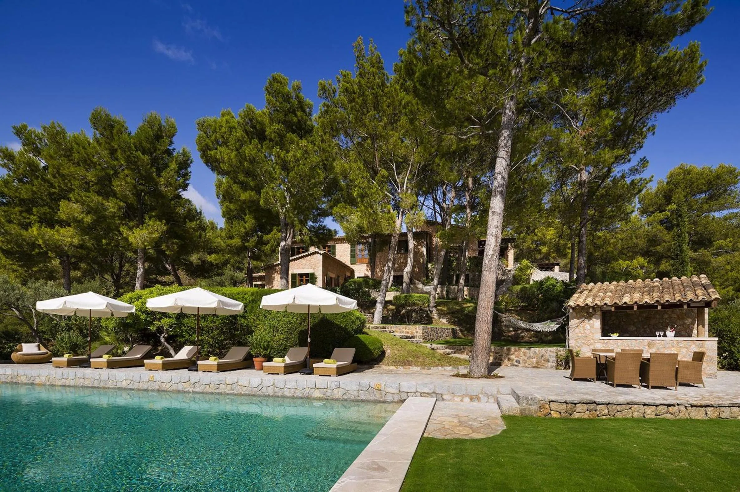 Property building in La Mejor Vista Banyalbufar Mallorca