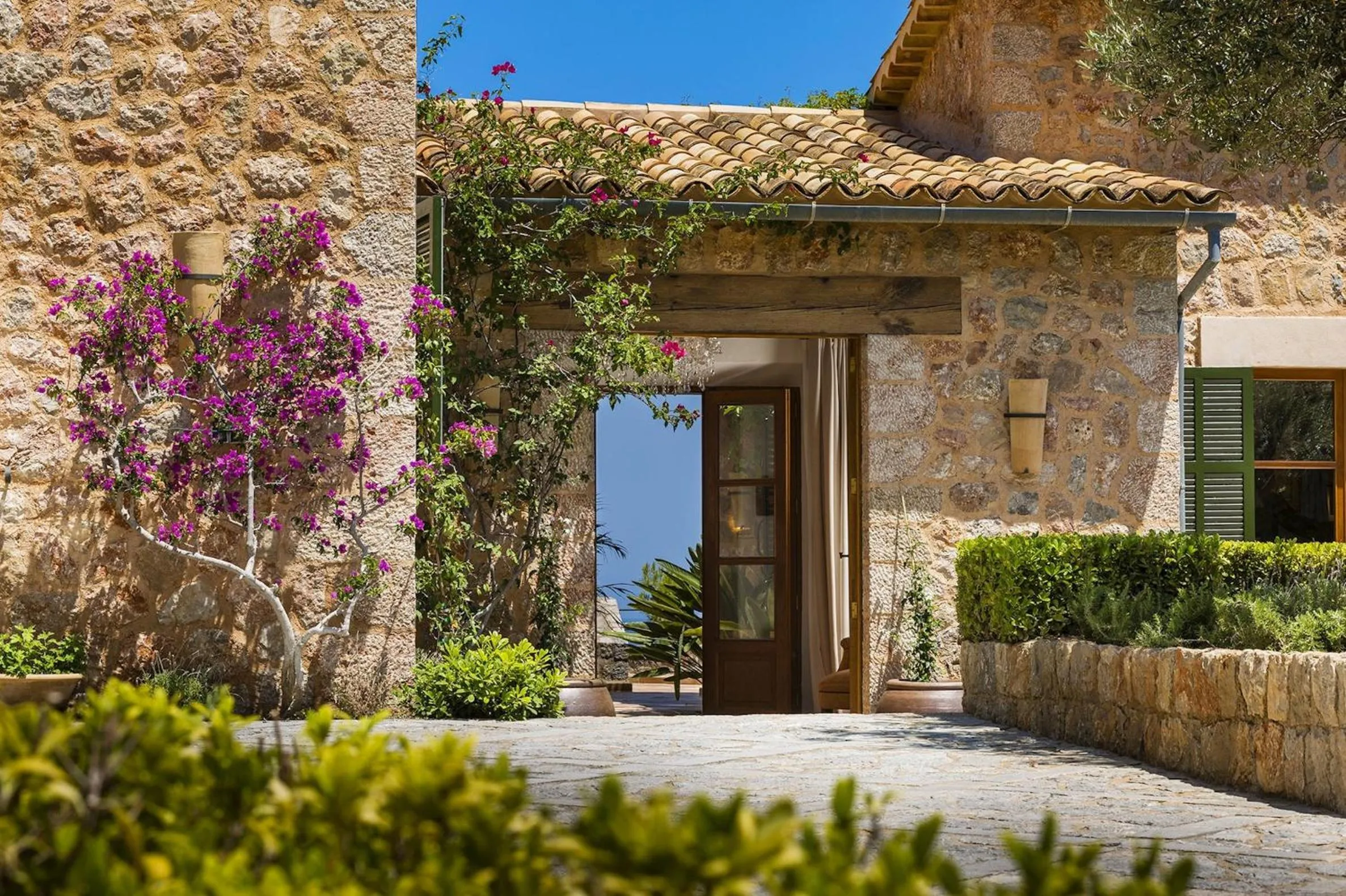 Property building in La Mejor Vista Banyalbufar Mallorca