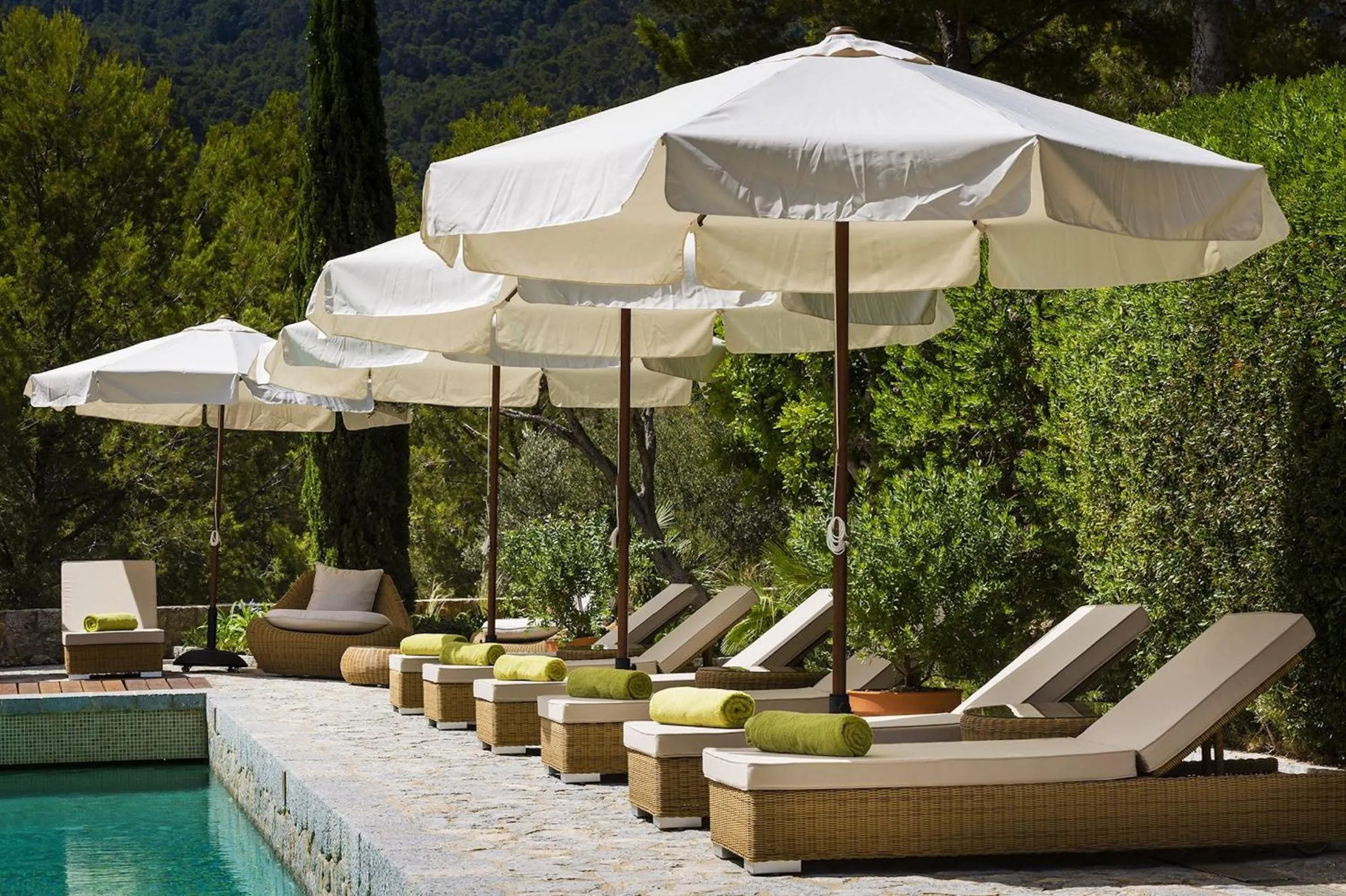 Property building in La Mejor Vista Banyalbufar Mallorca