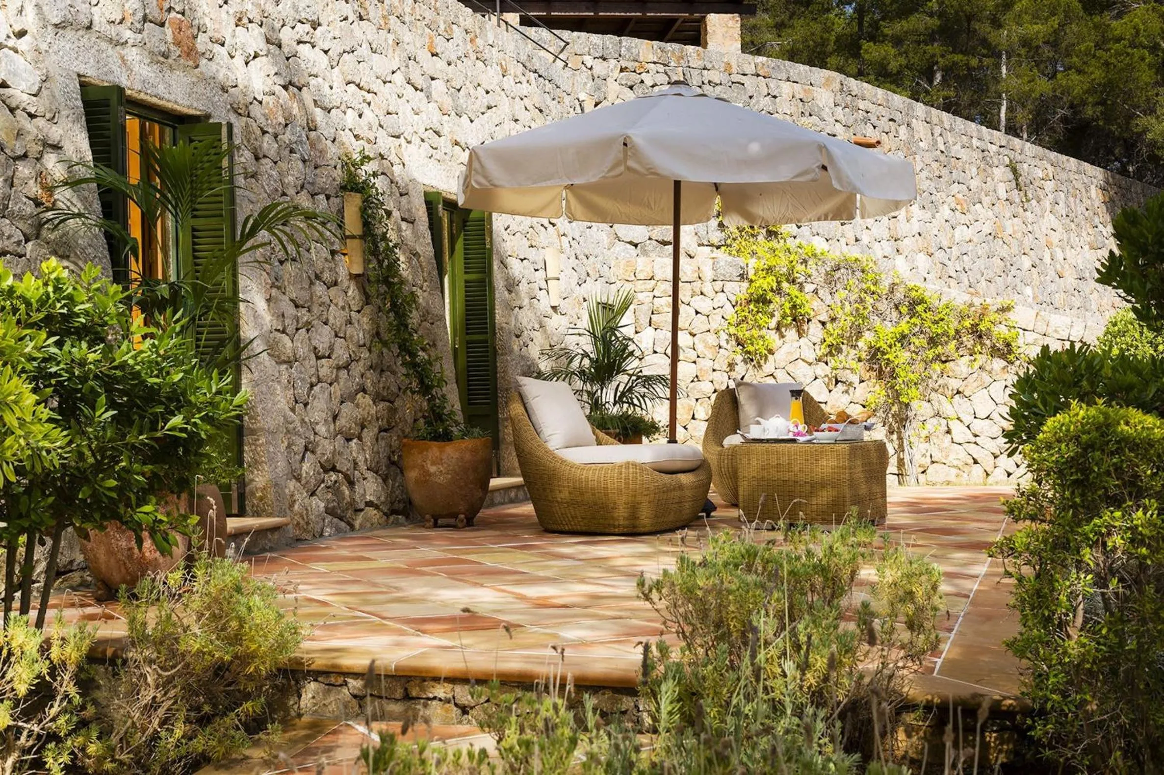 Property building in La Mejor Vista Banyalbufar Mallorca