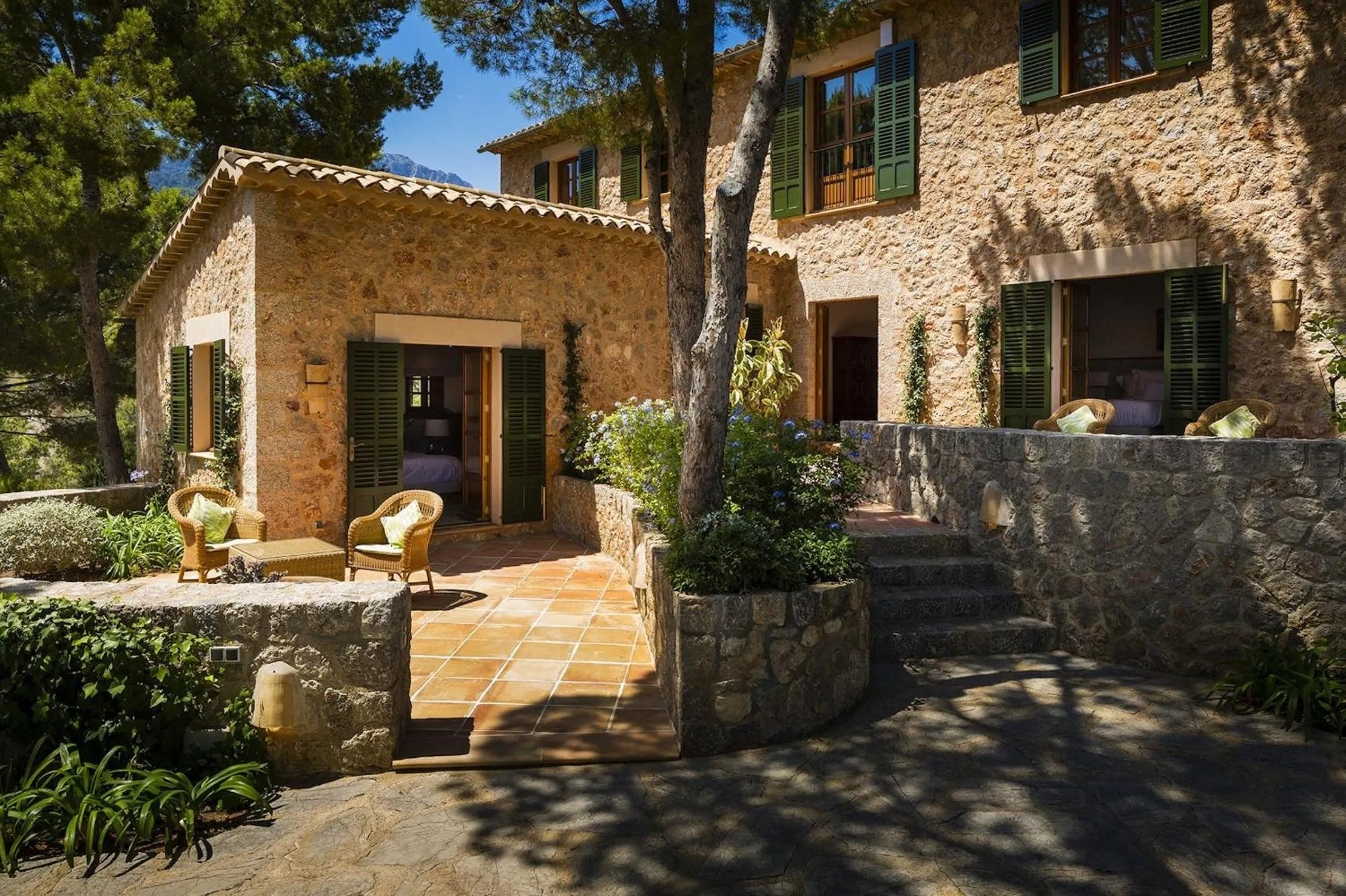 Property building in La Mejor Vista Banyalbufar Mallorca