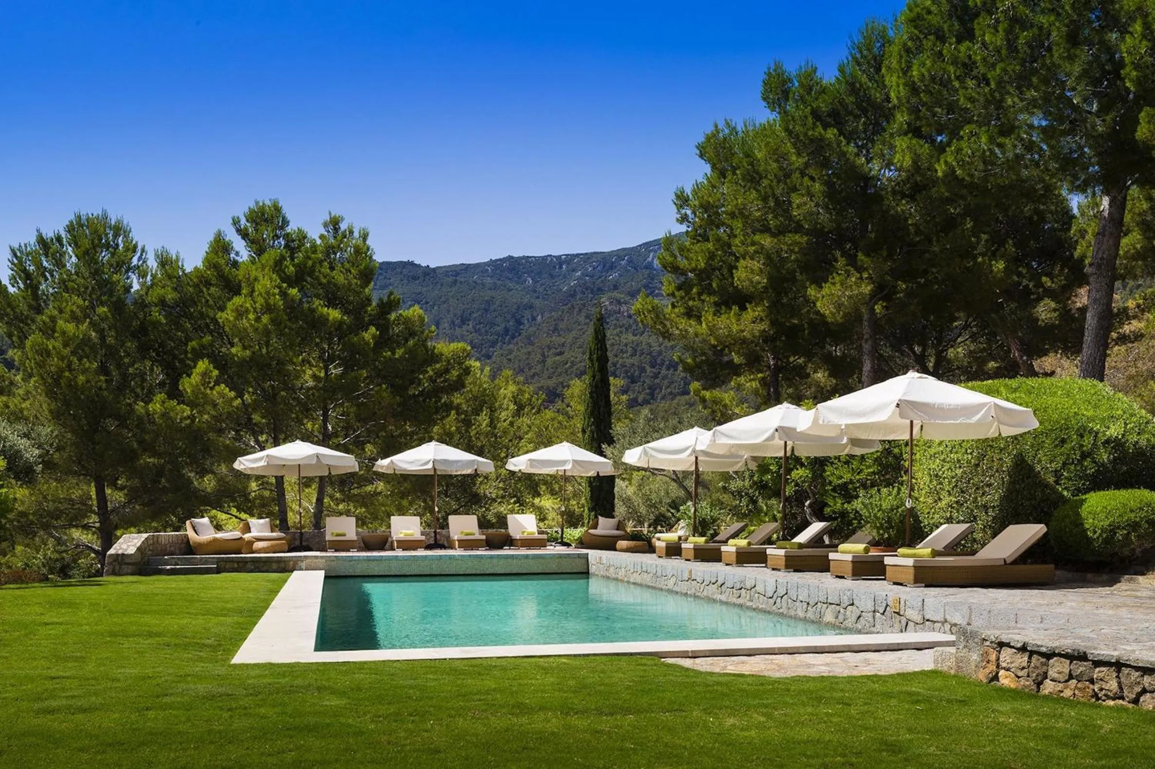 Property building in La Mejor Vista Banyalbufar Mallorca