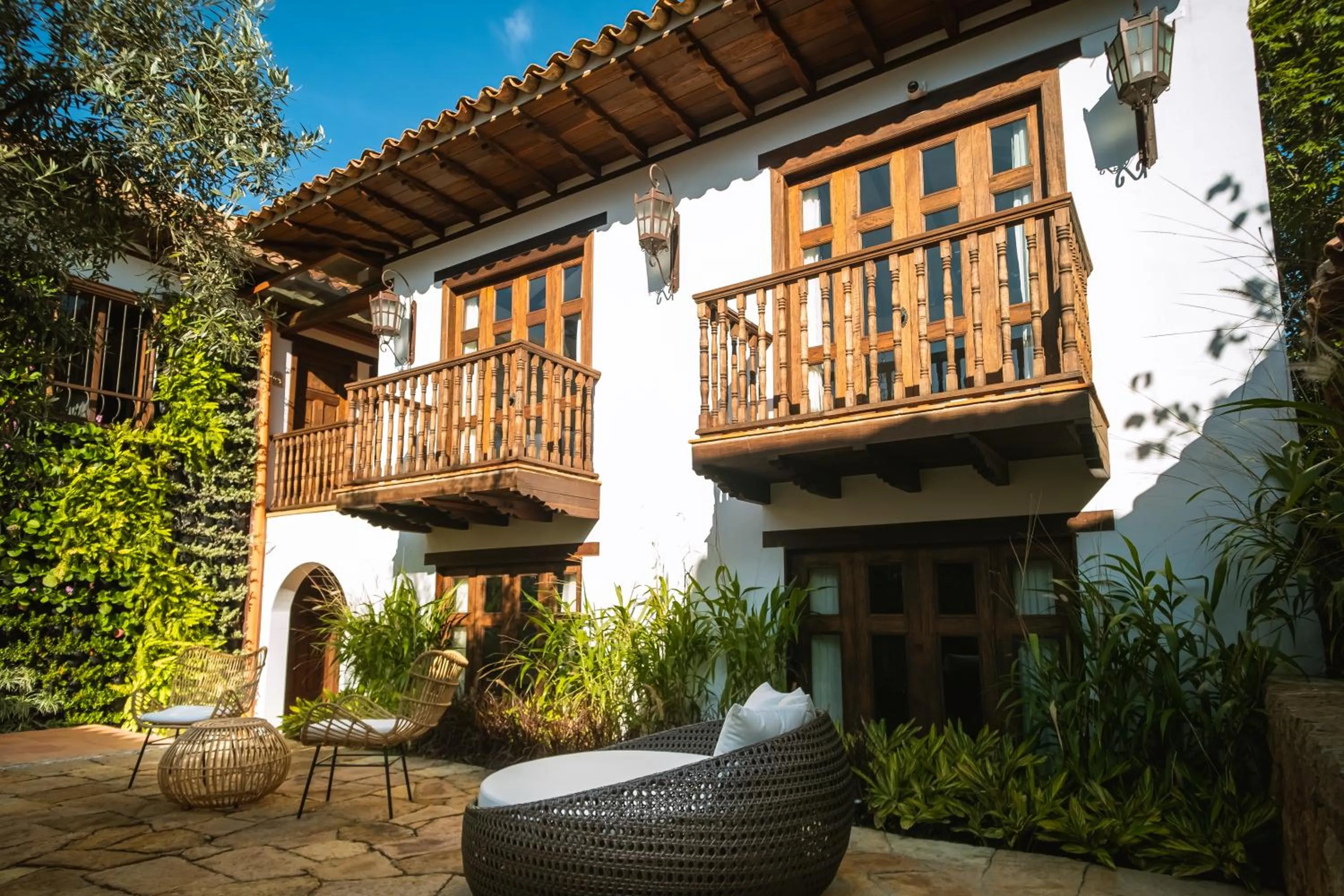 Property building in Hotel Casa Alcestre
