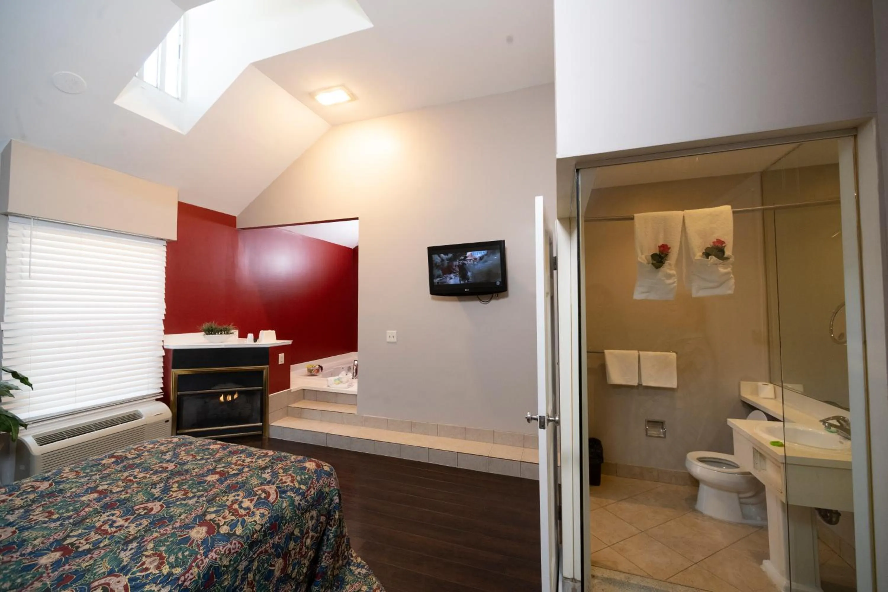 Bathroom in Post Road Inn Motel