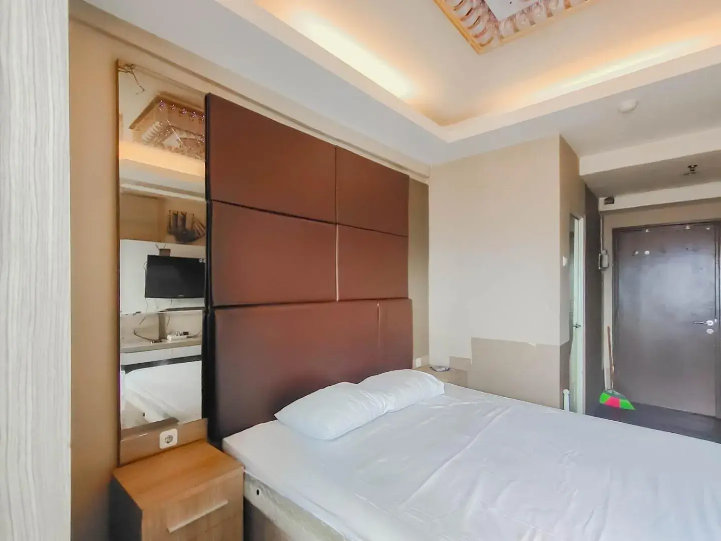 RedLiving Apartemen The Suites Metro - King Property Tower C RedLiving Apartemen The Suites Metro - King Property Tower C