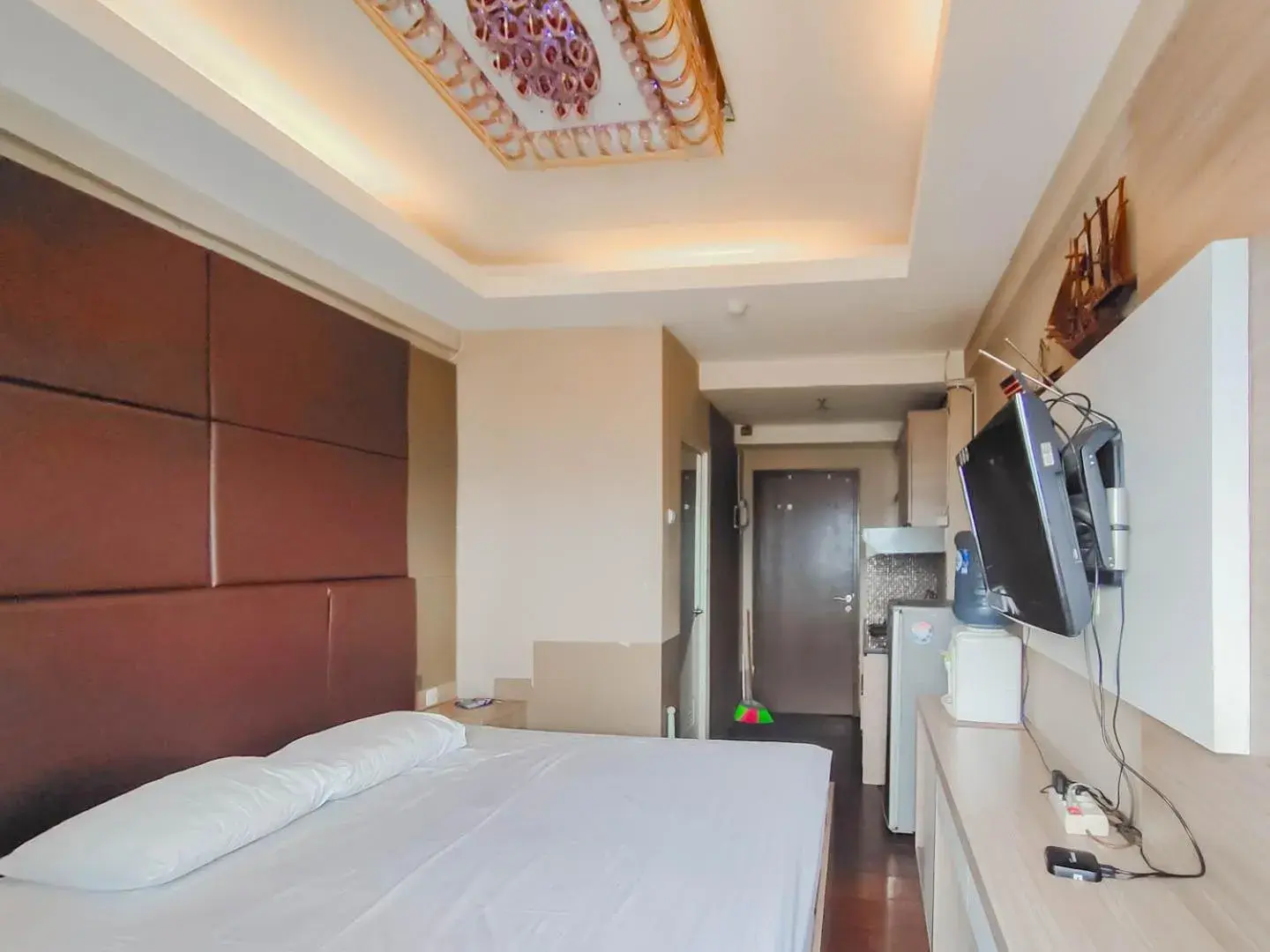 Standard Double Room in RedLiving Apartemen The Suites Metro - King Property Tower C Standard Double Room in RedLiving Apartemen The Suites Metro - King Property Tower C