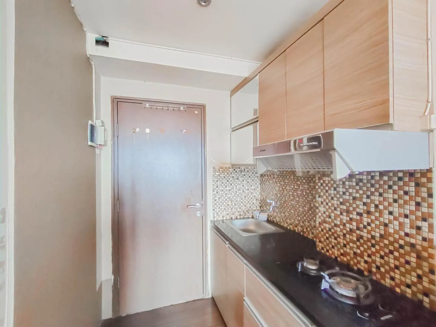 Kitchen or kitchenette in RedLiving Apartemen The Suites Metro - King Property Tower C