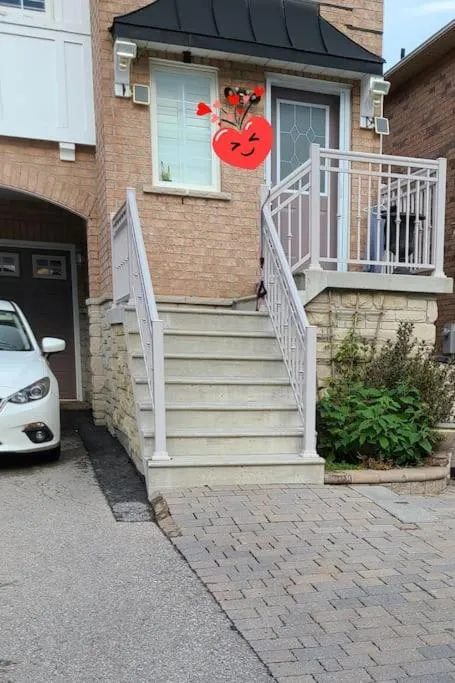 Property building in Top Floor of House in S Vaughan All to Yourself