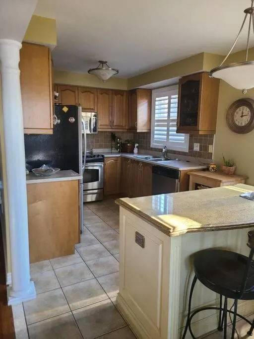 Top Floor of House in S Vaughan All to Yourself