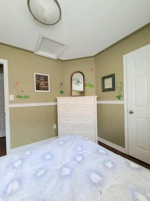 Bed in Top Floor of House in S Vaughan All to Yourself