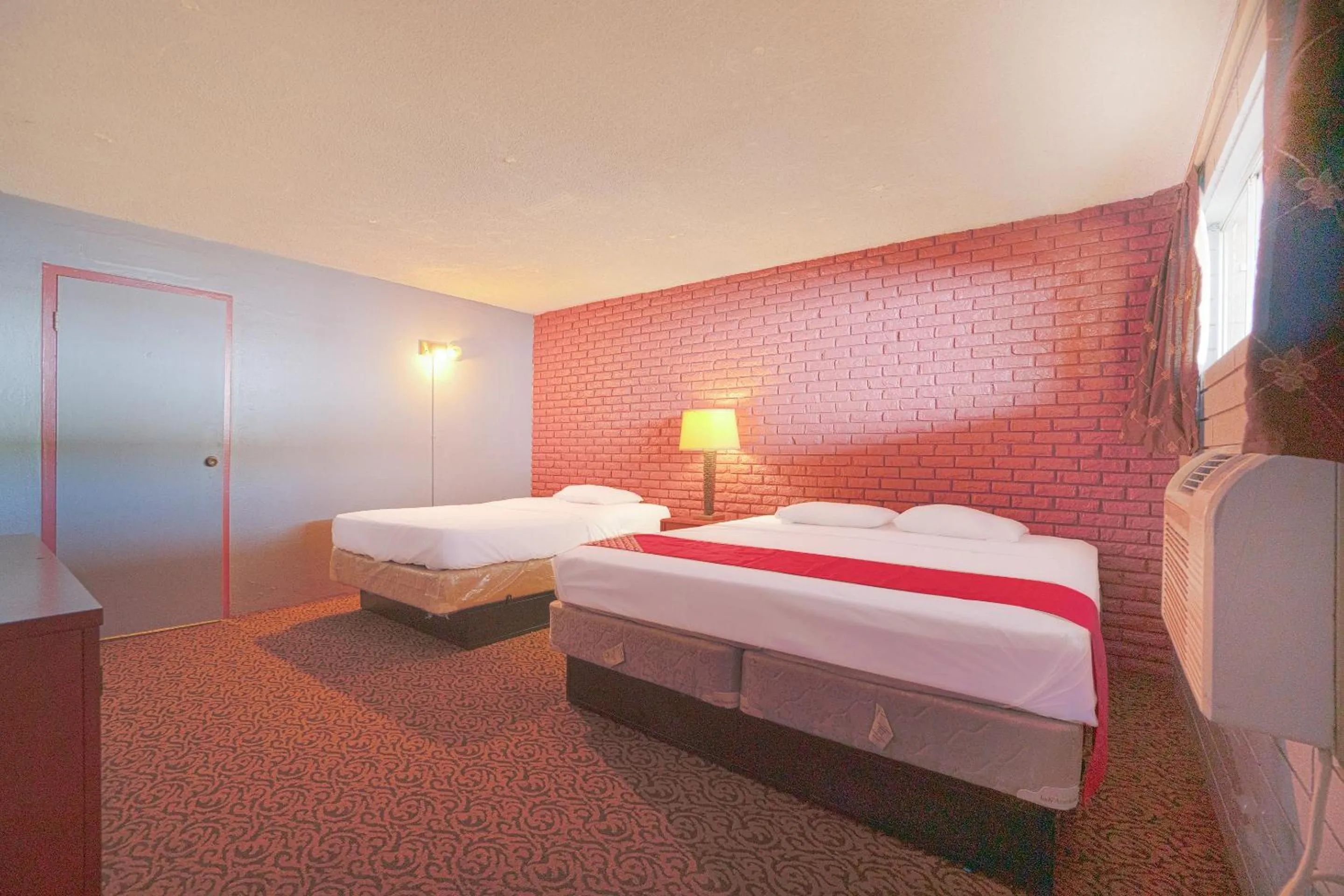 Bedroom in Town & Country Motel Bossier City by OYO