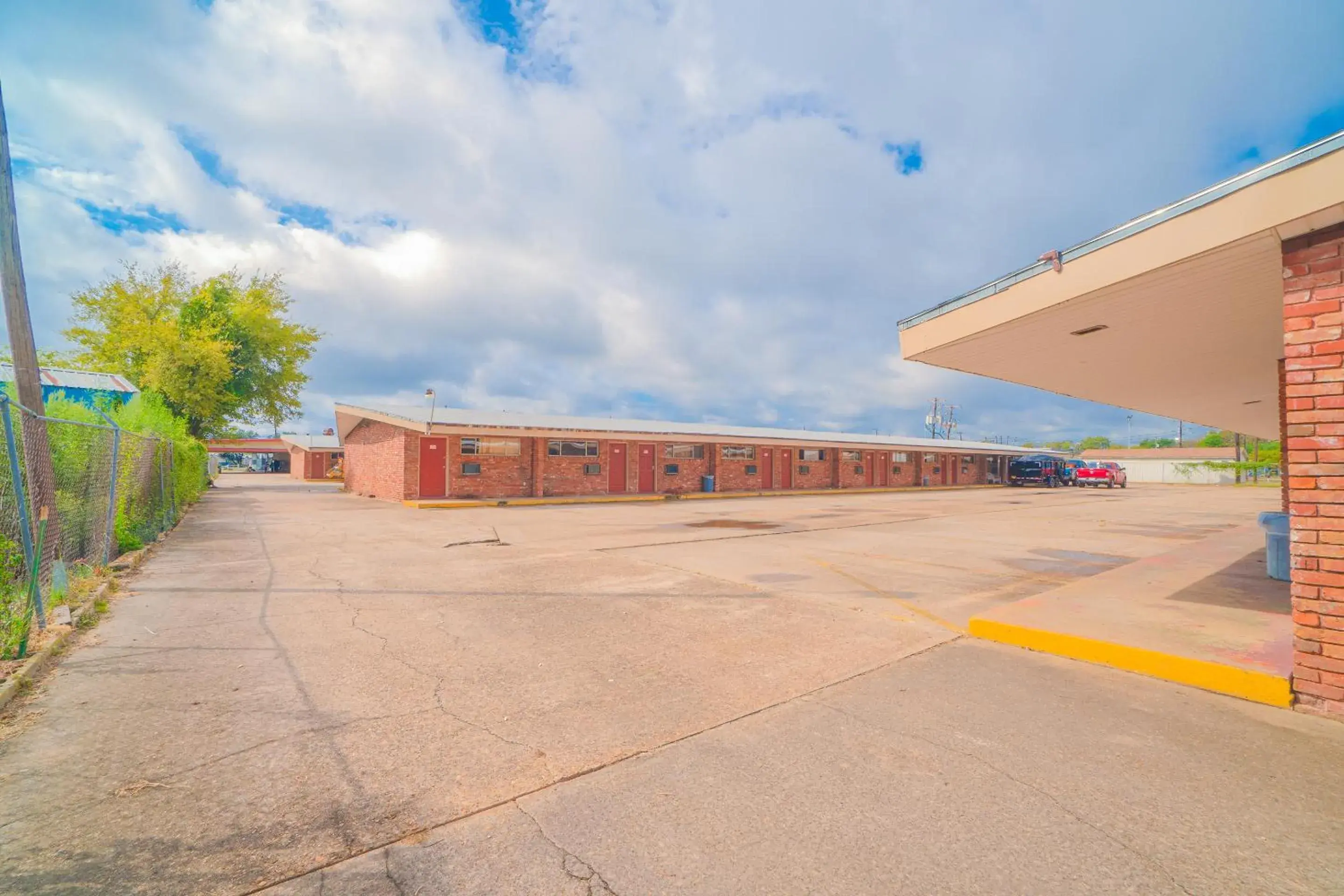 Facade/entrance in Town & Country Motel Bossier City by OYO Facade/entrance in Town & Country Motel Bossier City by OYO