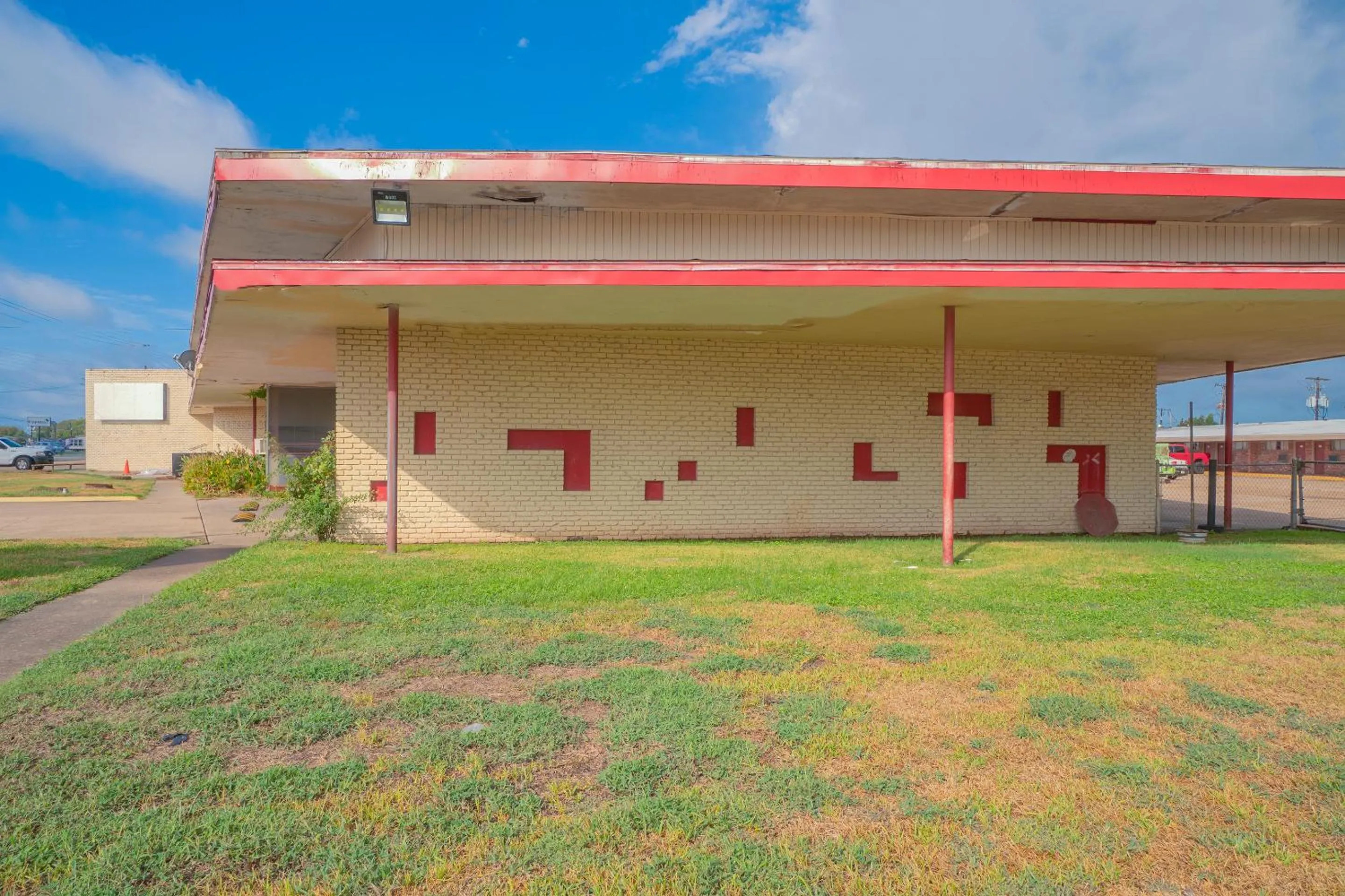 Parking in Town & Country Motel Bossier City by OYO