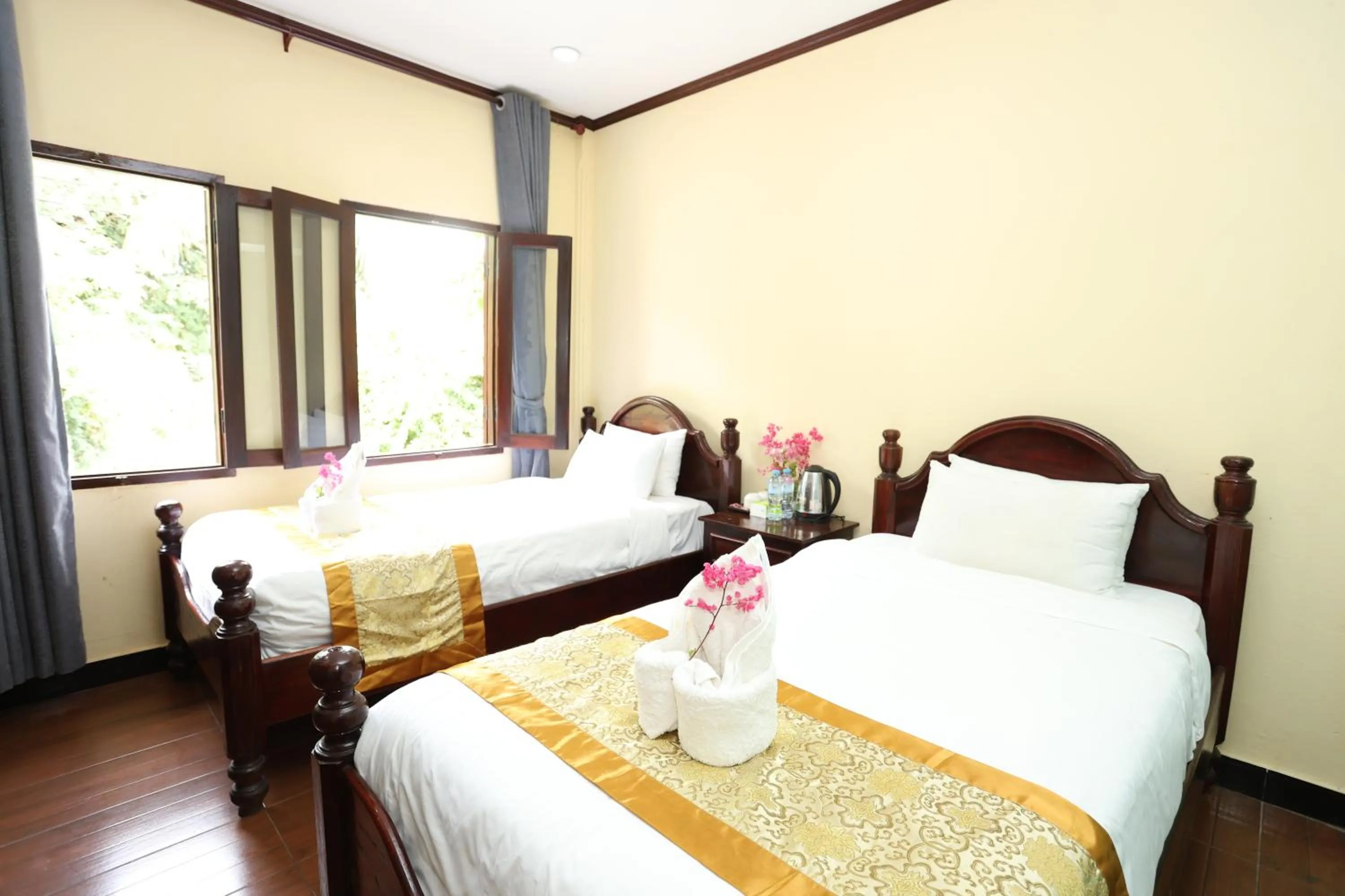 Bedroom, Bed in We House River View