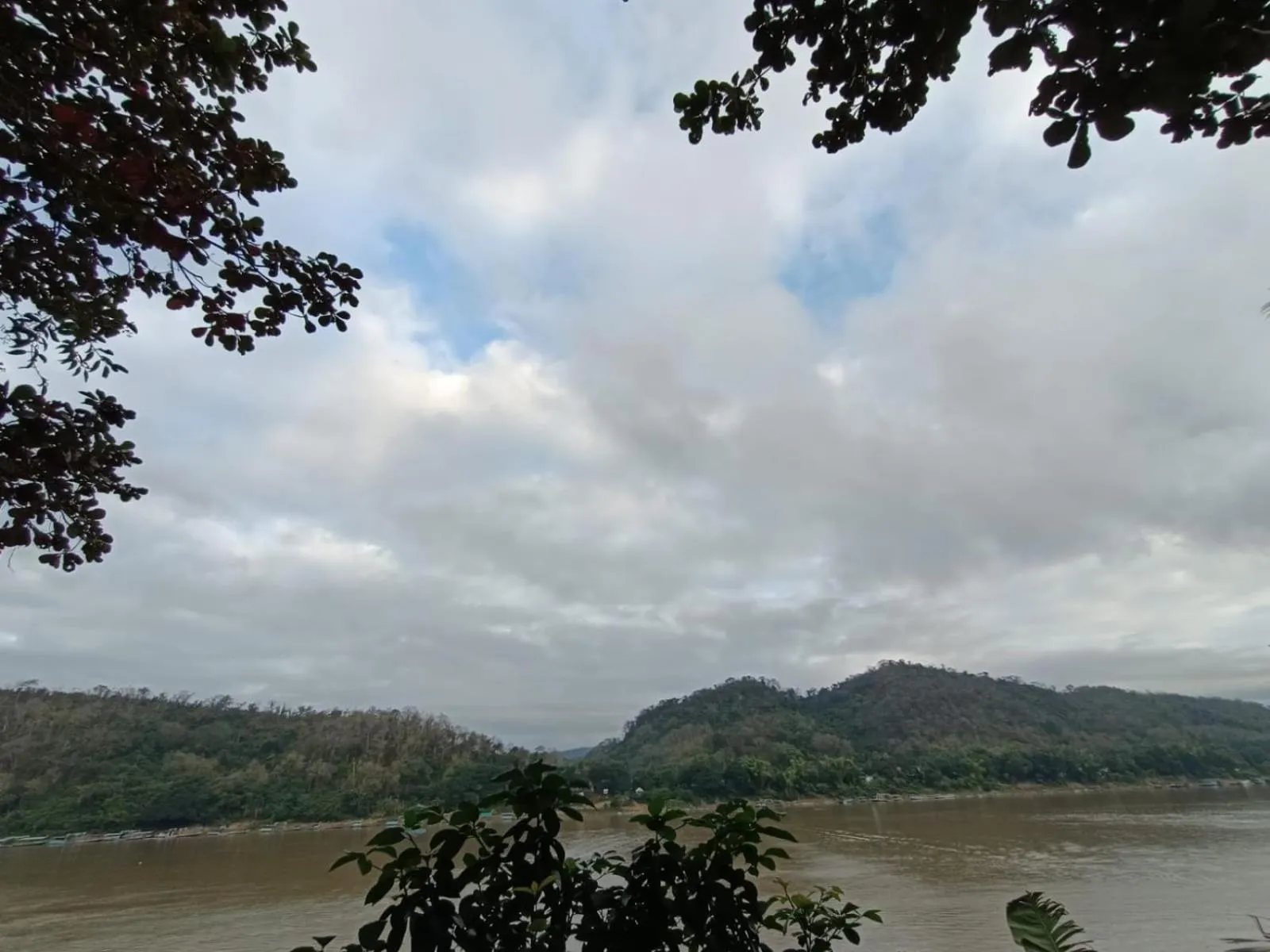 Restaurant/places to eat in We House River View