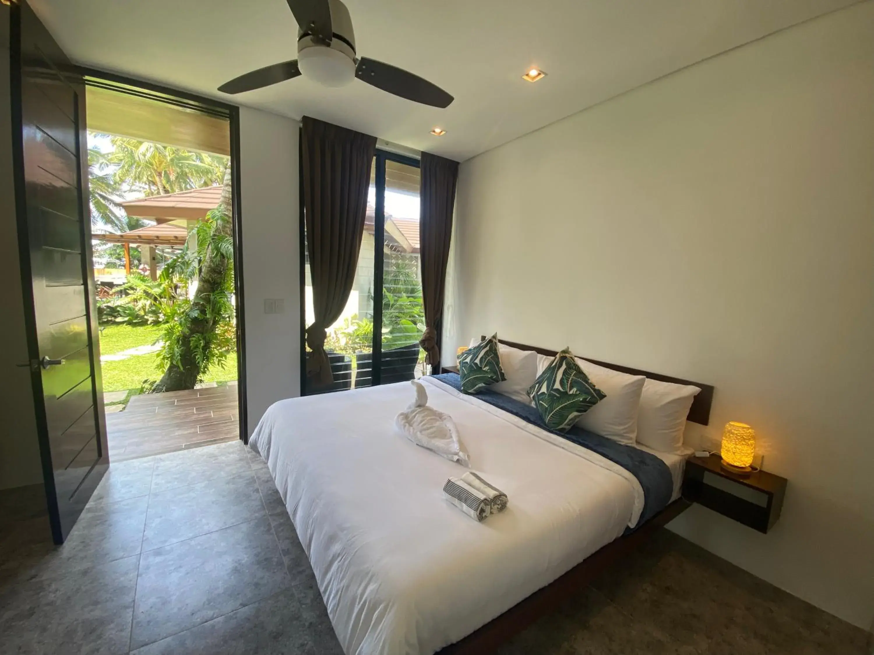 King Room with Garden View in Amila Dive Beach Resort King Room with Garden View in Amila Dive Beach Resort