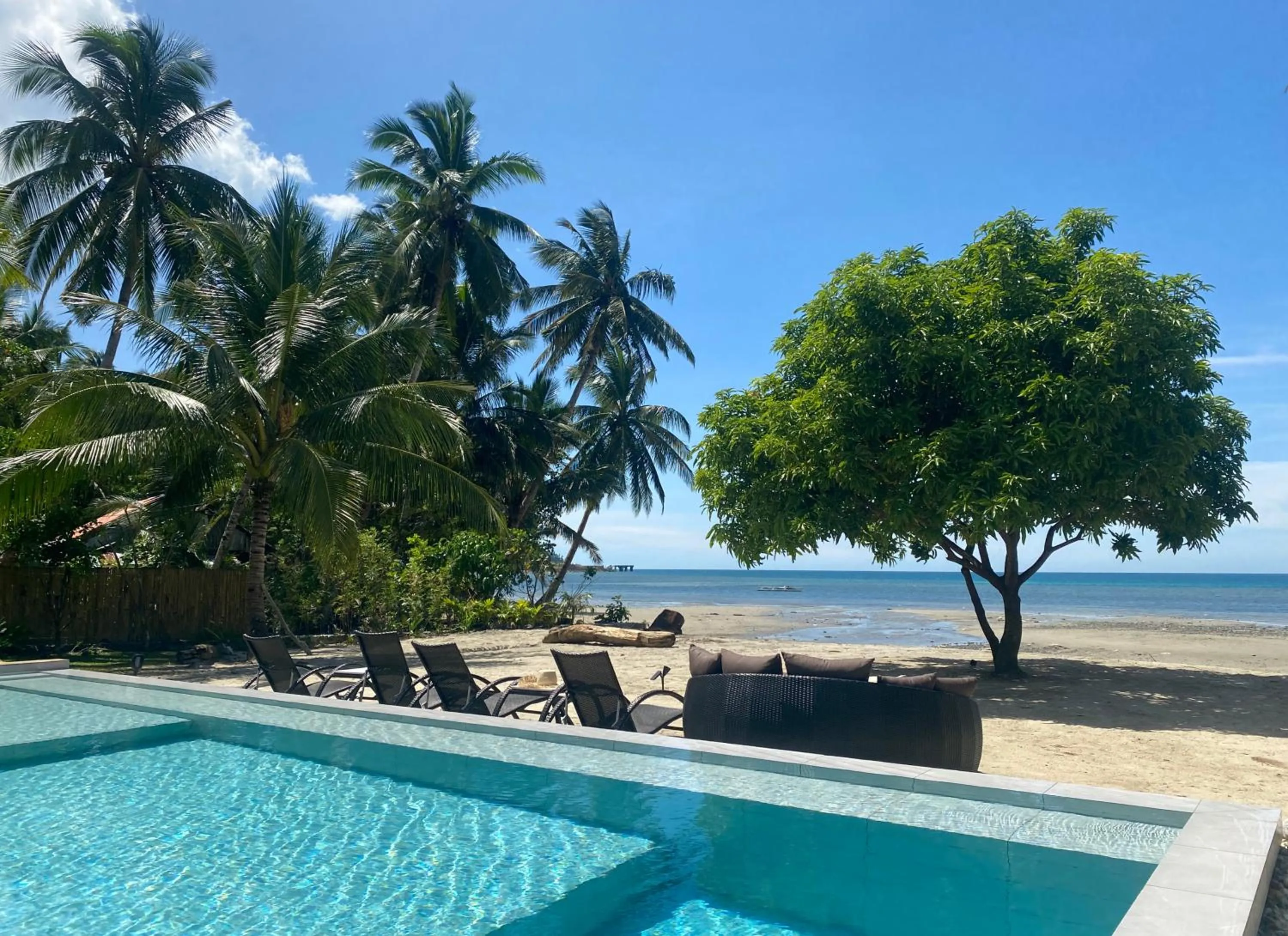 Day in Amila Dive Beach Resort