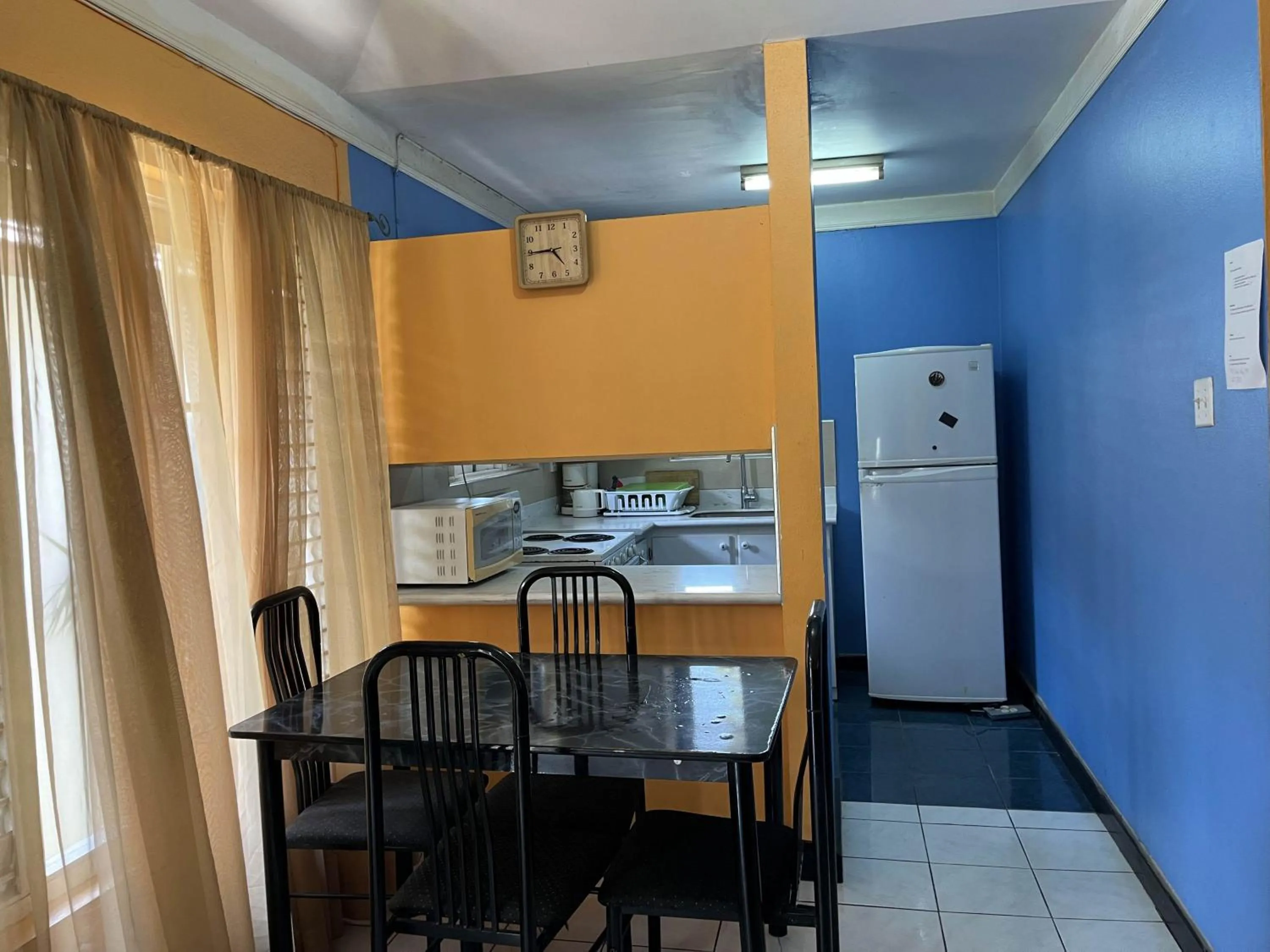 Finest Accommodation Renfrew Place 1 Bedroom Apt # 42 New Kgn 4--12 Renfrew Rd