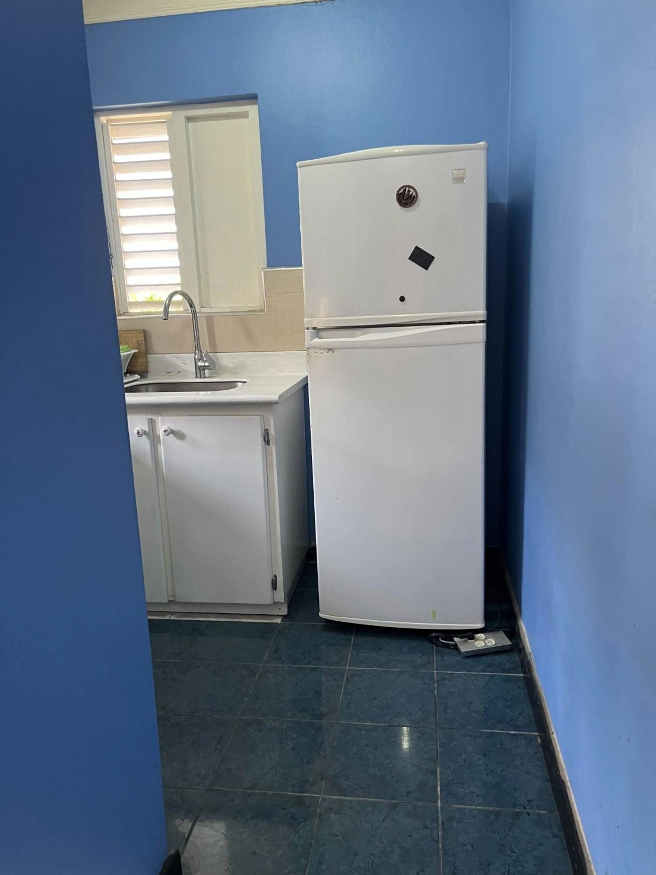 Finest Accommodation Renfrew Place 1 Bedroom Apt # 42 New Kgn 4--12 Renfrew Rd