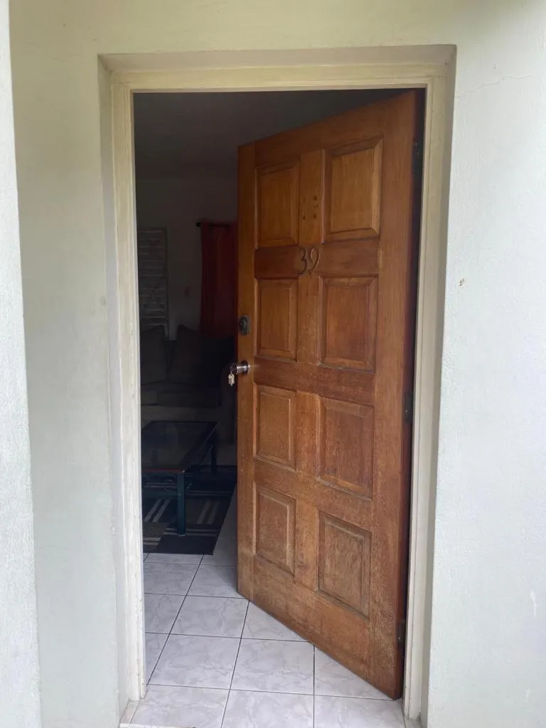 Finest Accommodation Renfrew Place 1 Bedroom Apt # 42 New Kgn 4--12 Renfrew Rd