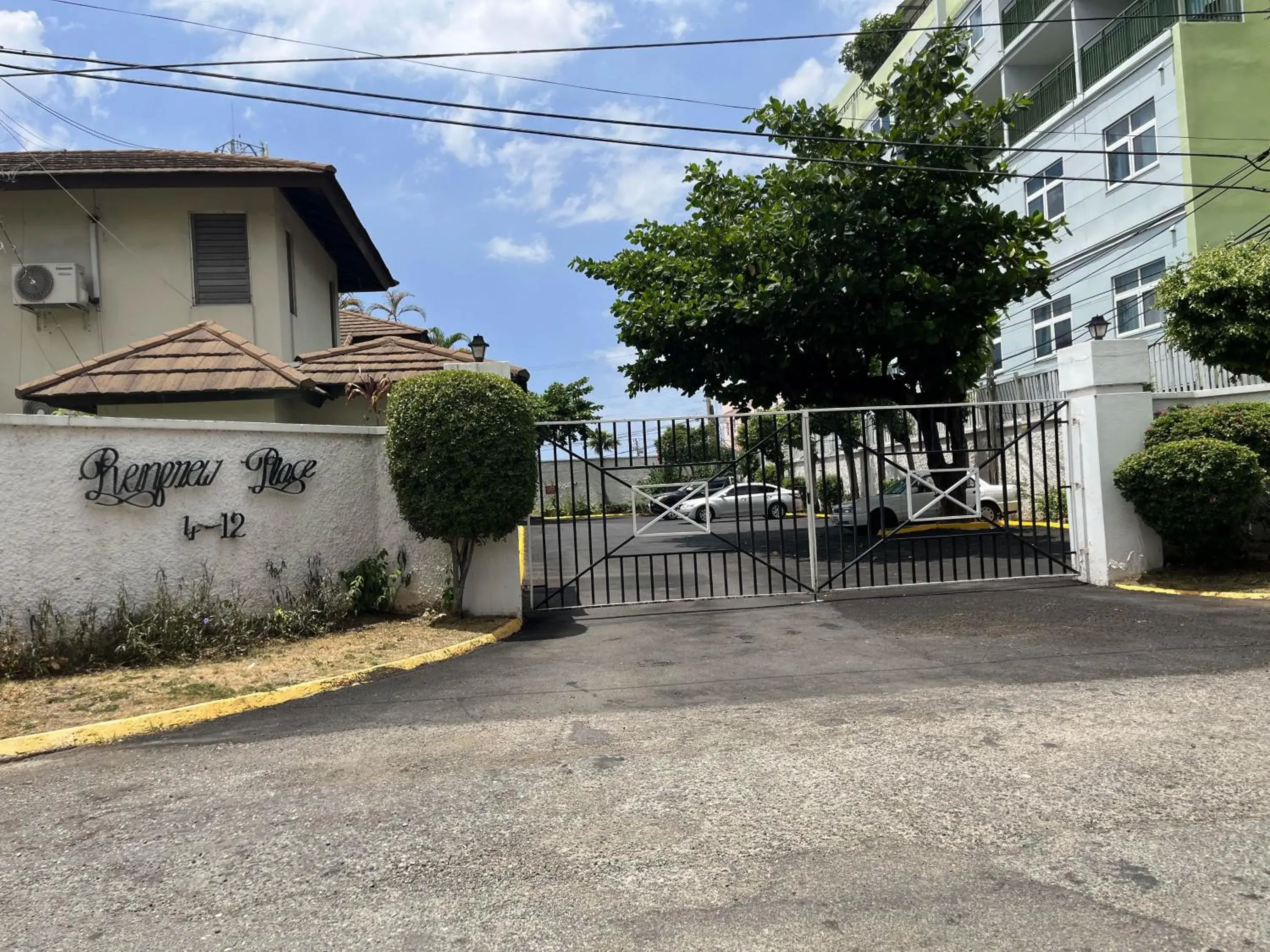 Finest Accommodation Renfrew Place 1 Bedroom Apt # 42 New Kgn 4--12 Renfrew Rd Finest Accommodation Renfrew Place 1 Bedroom Apt # 42 New Kgn 4--12 Renfrew Rd