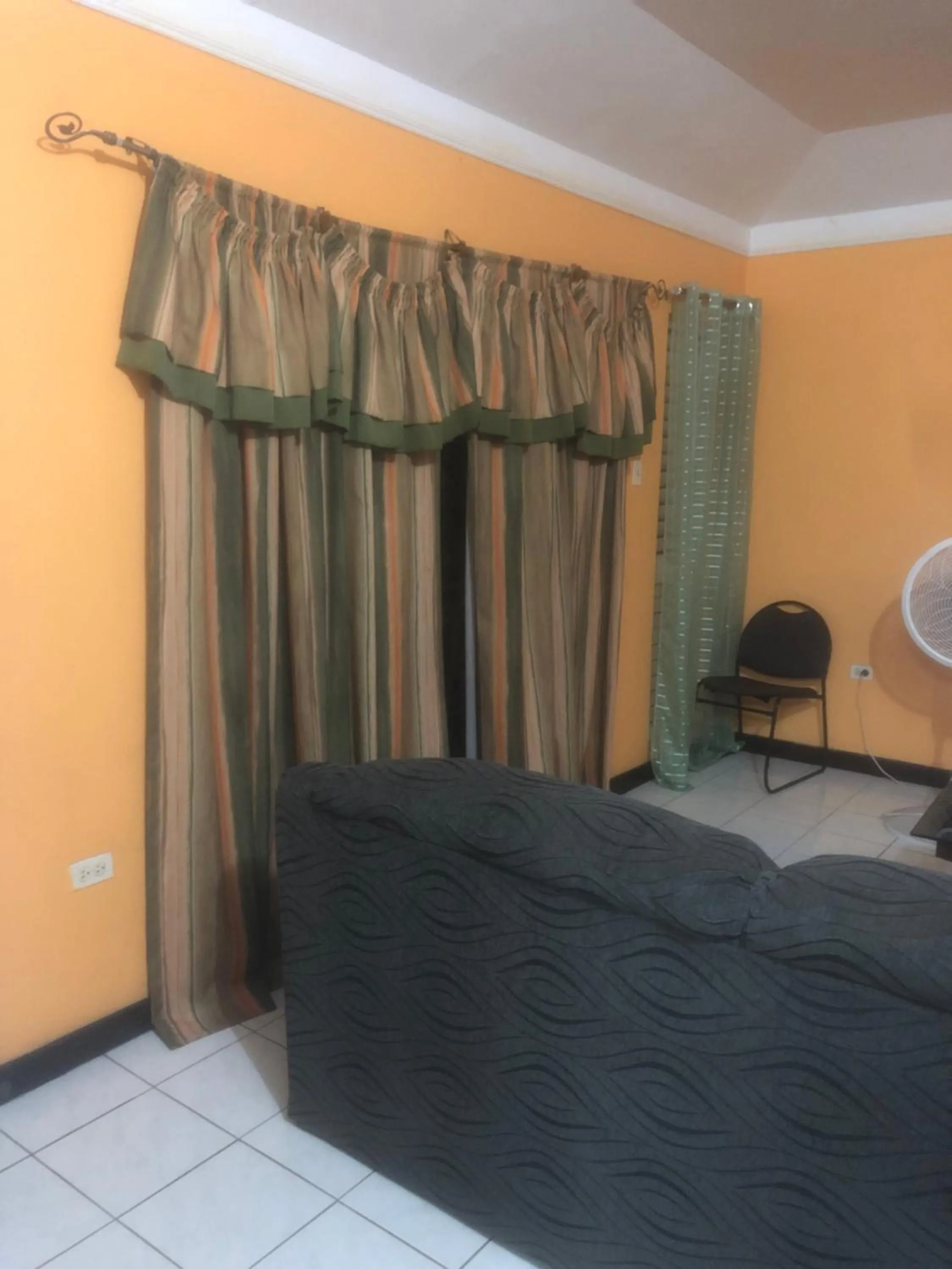 Seating area in Finest Accommodation Renfrew Place 1 Bedroom Apt # 42 New Kgn 4--12 Renfrew Rd