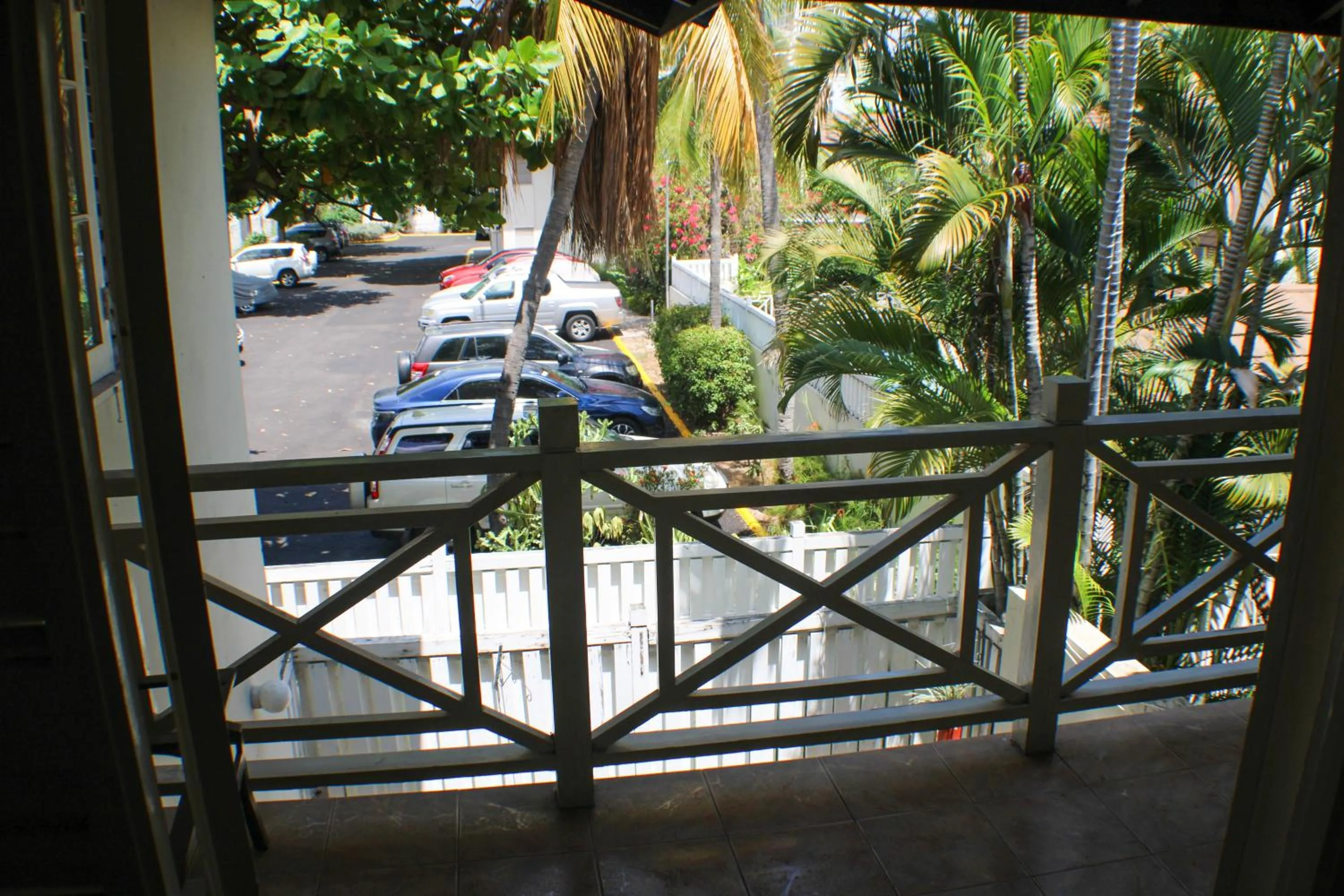 Finest Accommodation Renfrew Place 1 Bedroom Apt # 42 New Kgn 4--12 Renfrew Rd