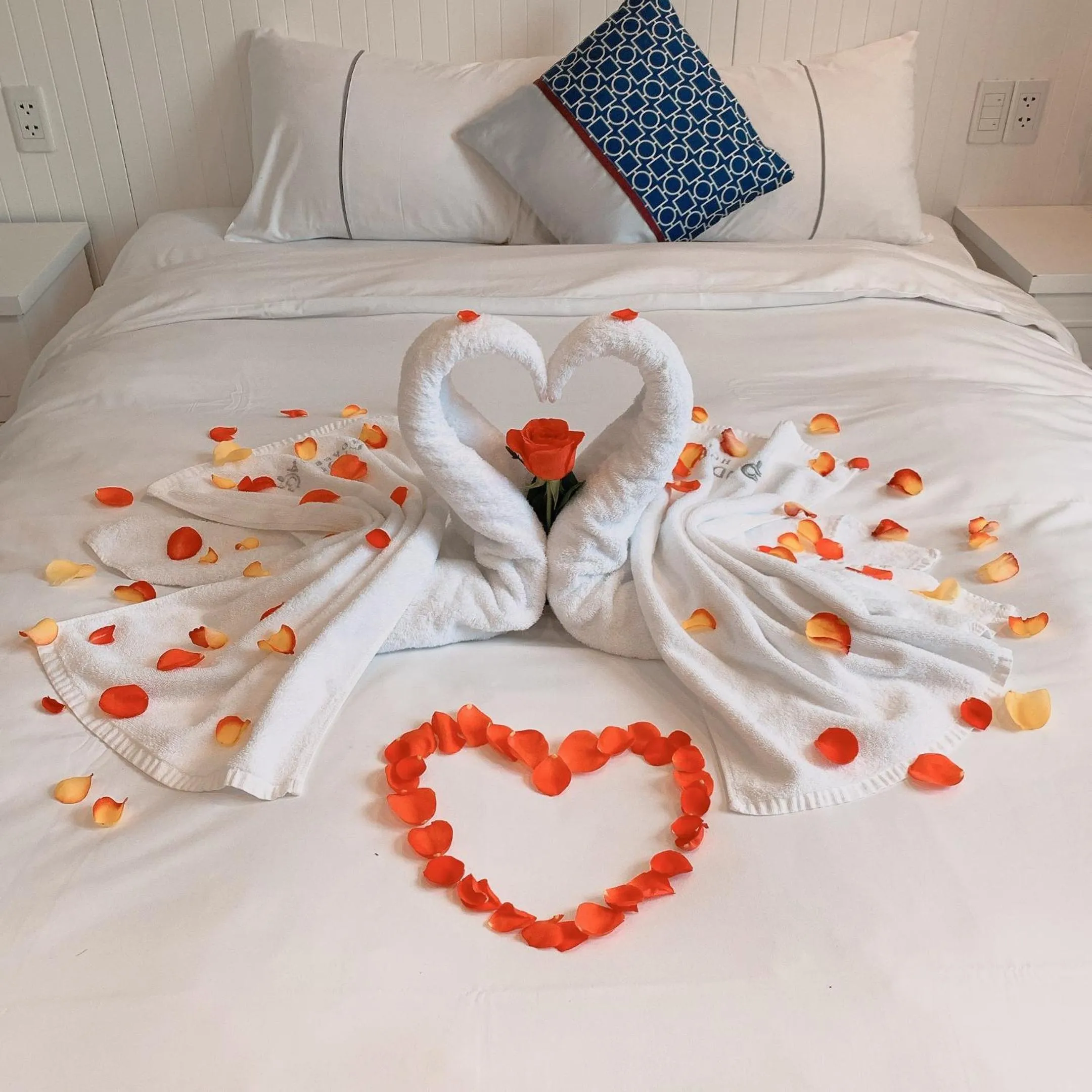 Bed in BALLANTINE HOTEL Phu My Hung- SECC