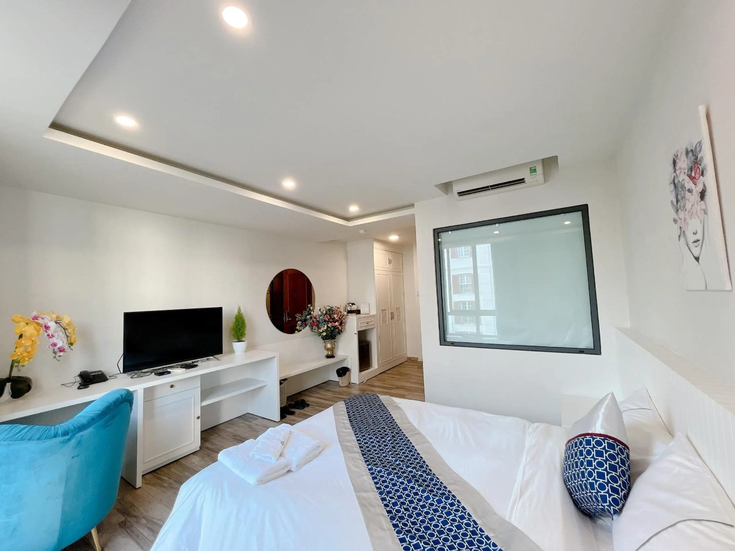 Bedroom, Bed in BALLANTINE HOTEL Phu My Hung- SECC