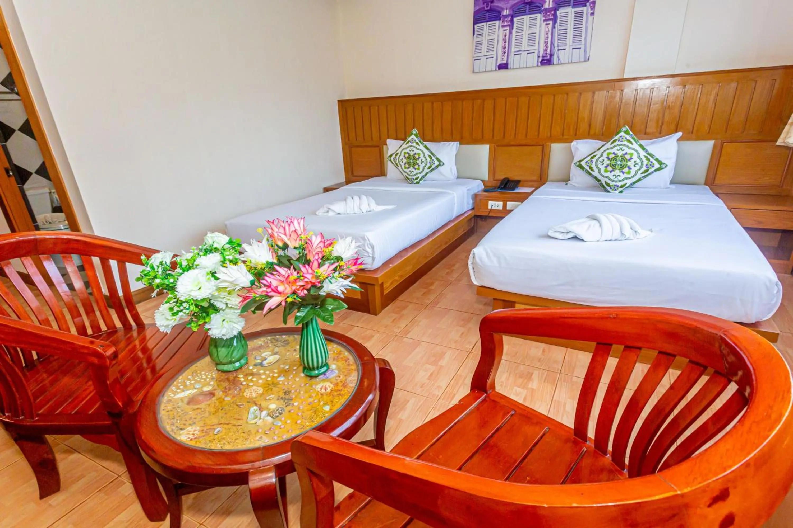 Seating area, Bed in JB Green Hotel Patong