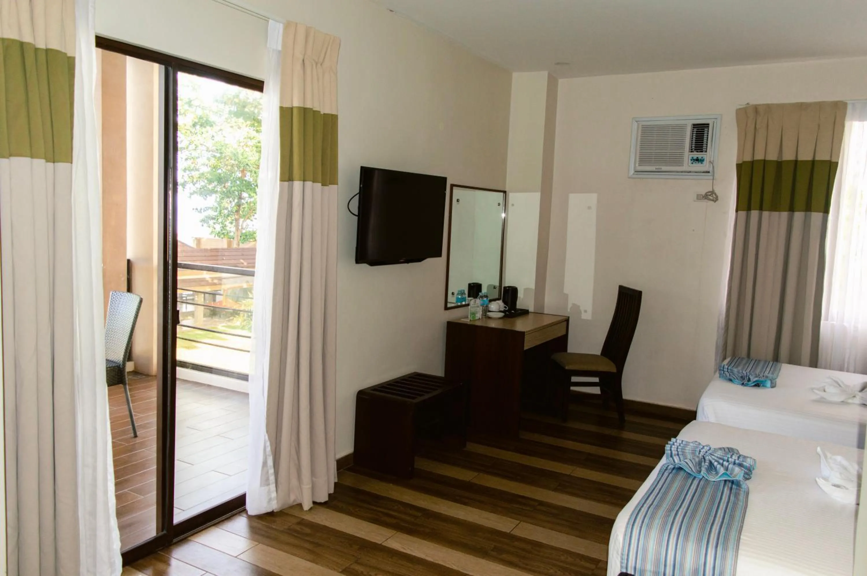 Balcony/Terrace, Bed in Costa Del Sol Resort Hotel