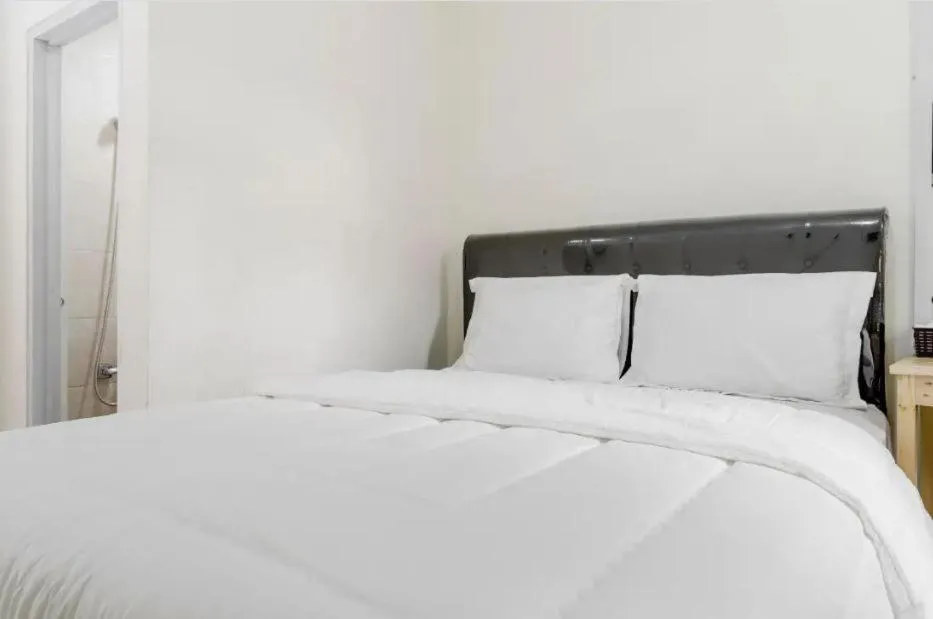 Photo of the whole room, Bed in Wisma Minongga By SPAZIE