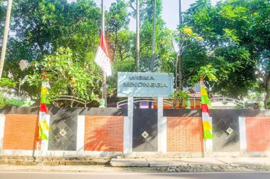 Garden view in Wisma Minongga By SPAZIE Garden view in Wisma Minongga By SPAZIE