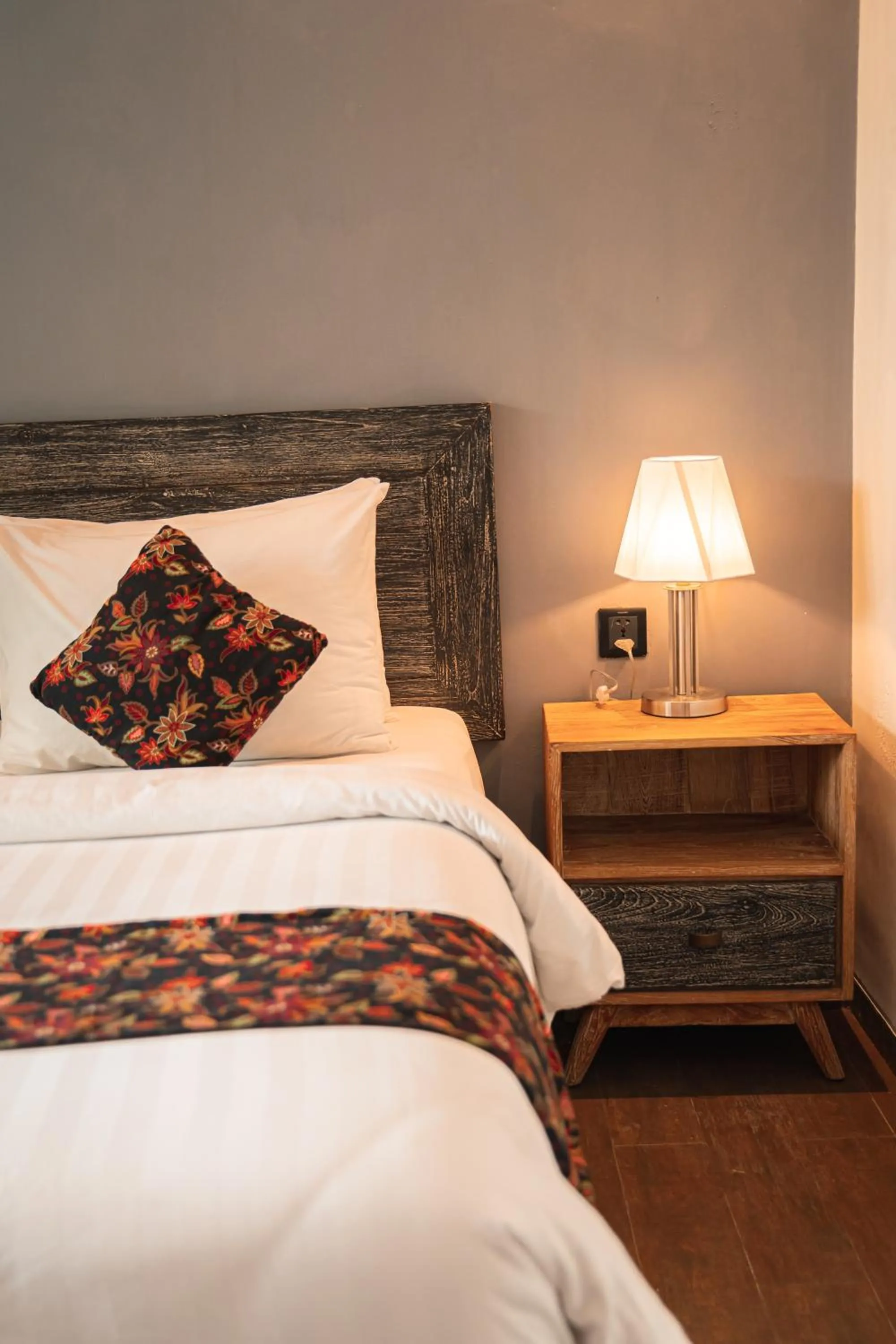 Bed in MAHALONA BALI STAY