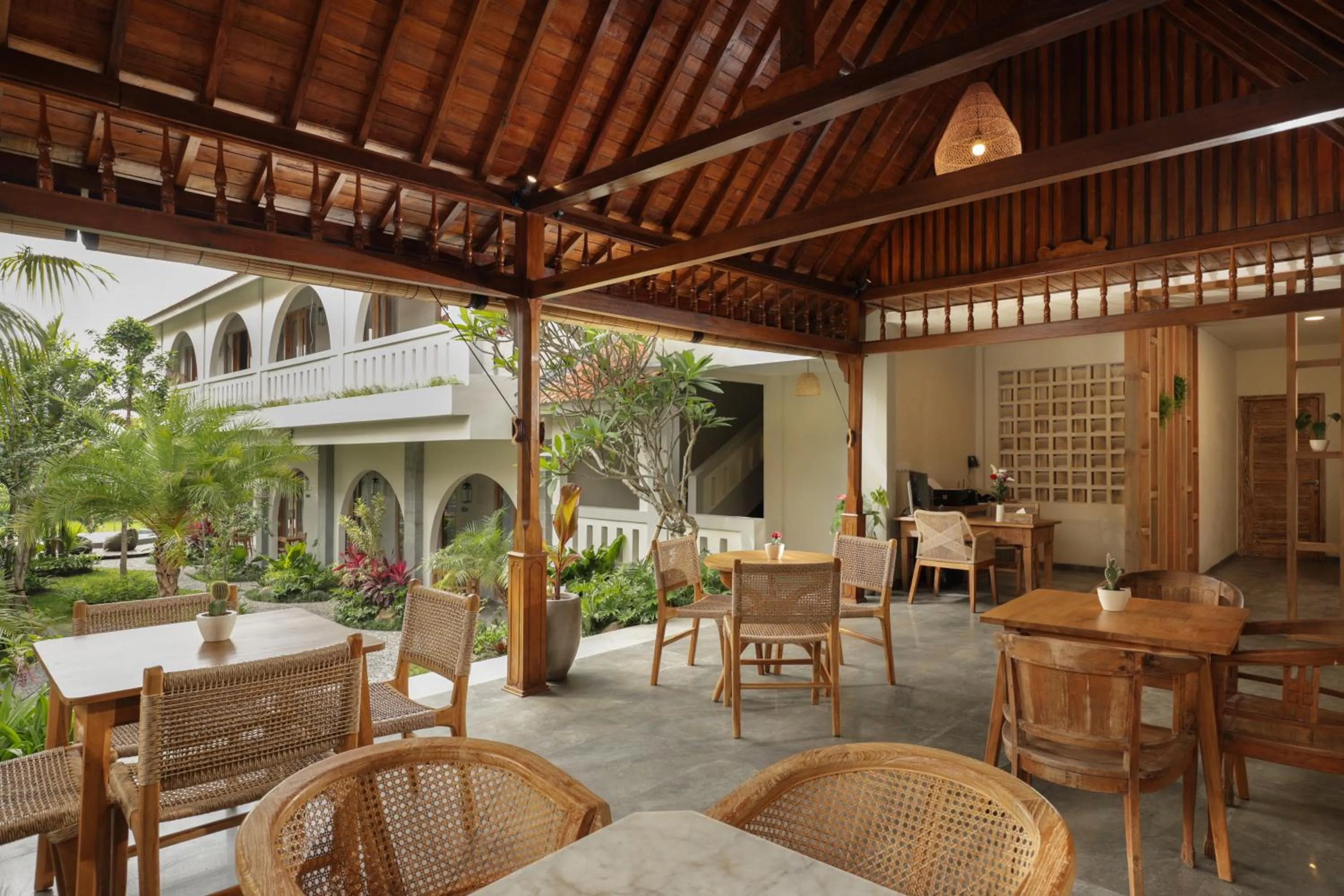 MAHALONA BALI STAY