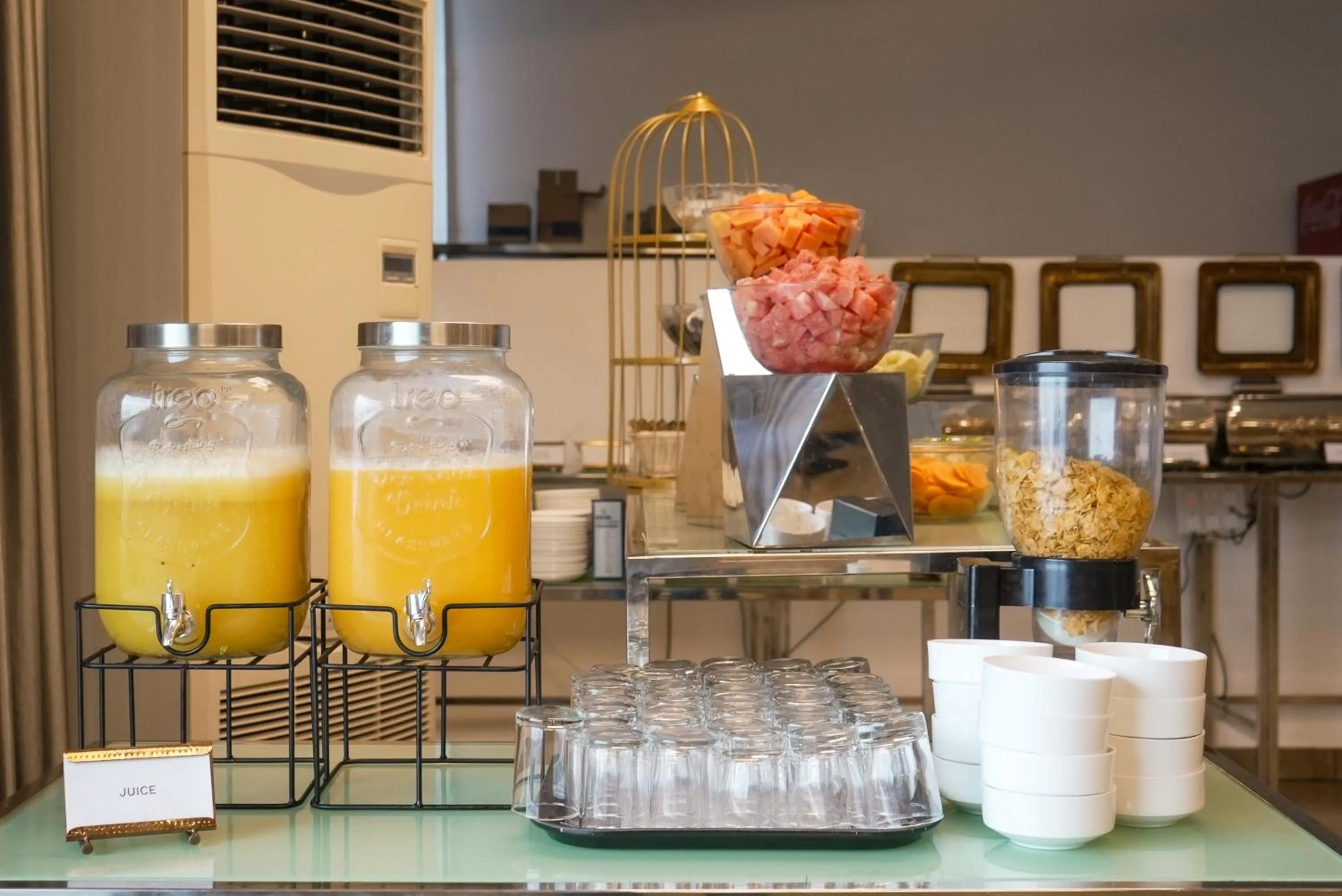 Restaurant/places to eat in Tea Tree Suites,Manipal