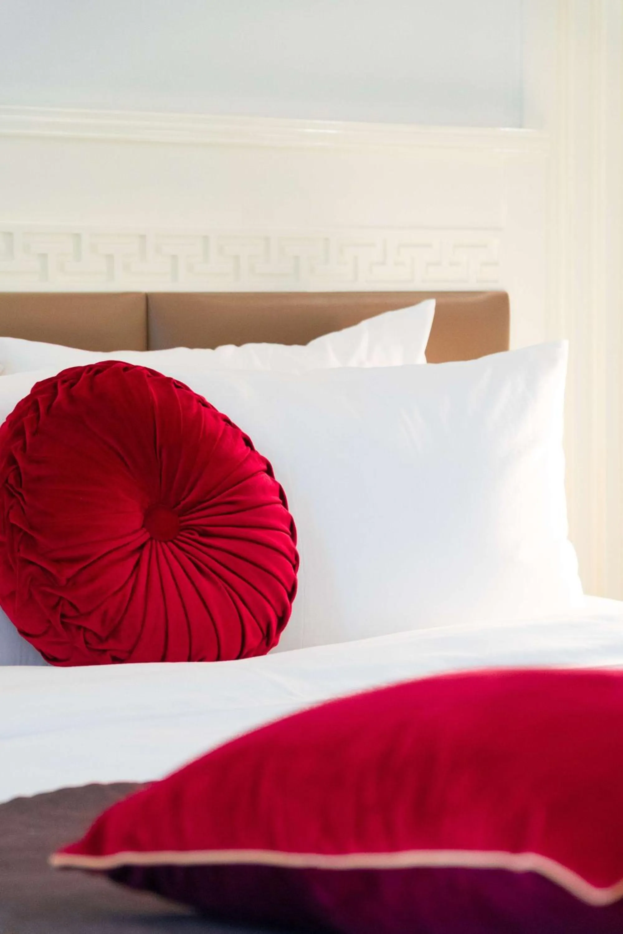 Decorative detail, Bed in Rosee Apartment Hotel