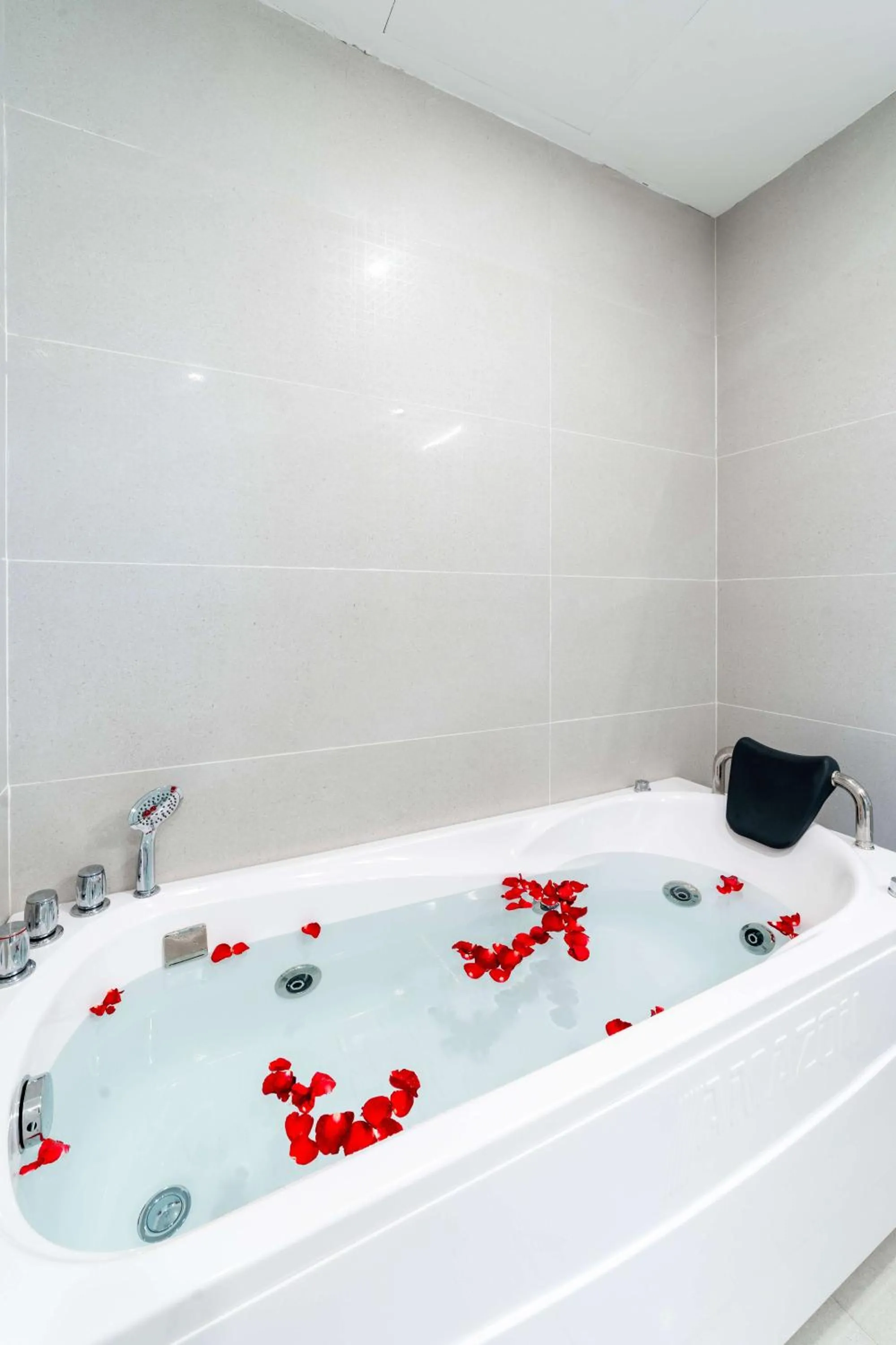 Hot Tub in Rosee Apartment Hotel